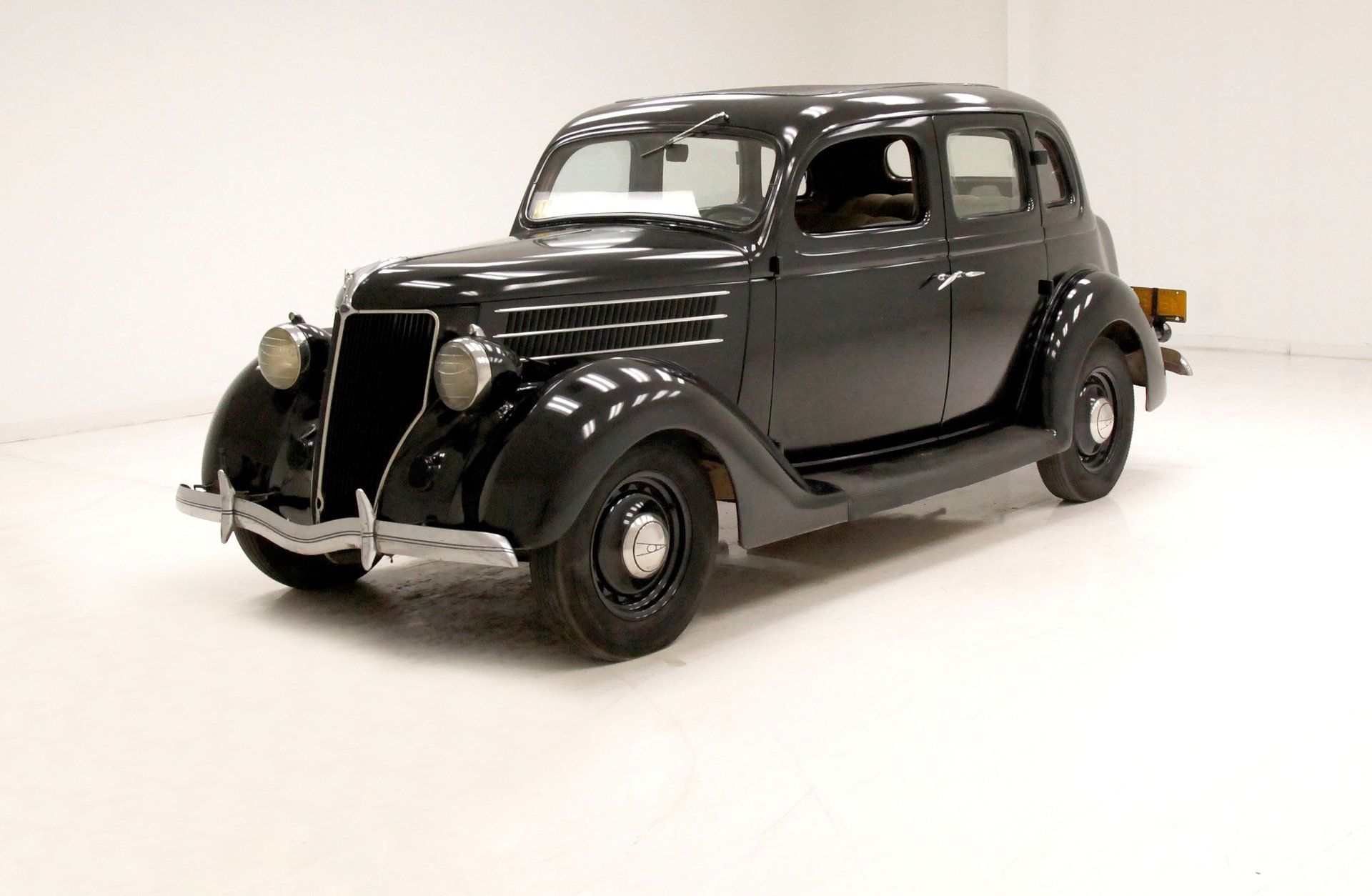 1936 Ford Fordor Standard Sedan, foto 1