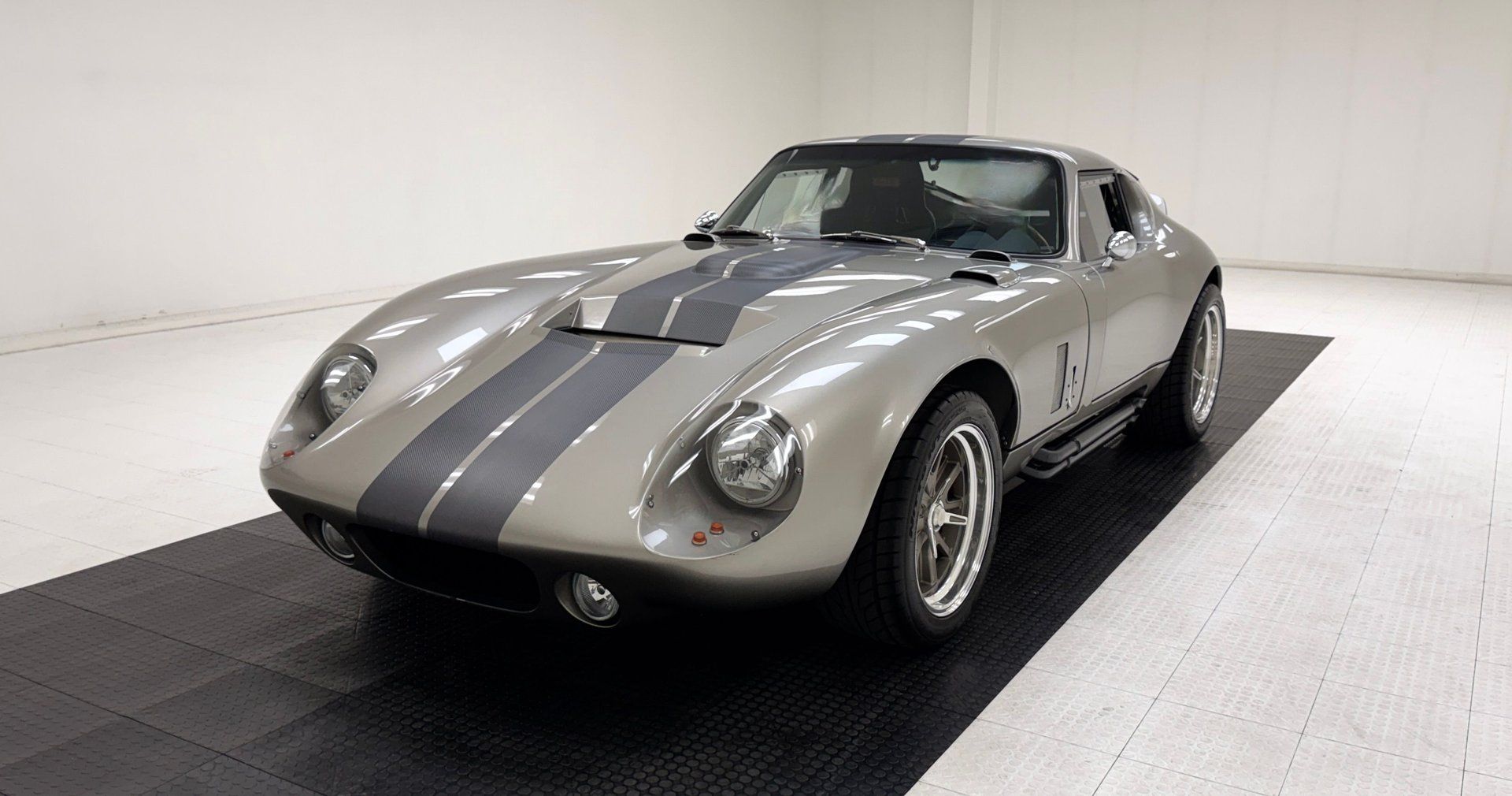 1965 Ford Factory 5 Type 65 Shelby Daytona Coupe, foto 1