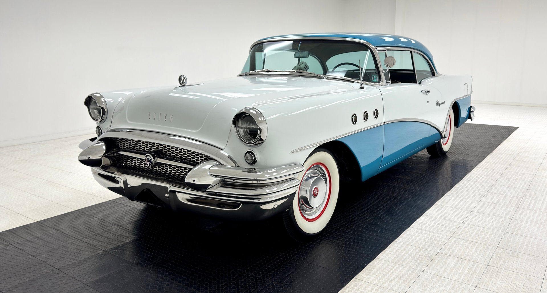 1955 Buick Series 40 Special Riviera Hardtop, foto 1
