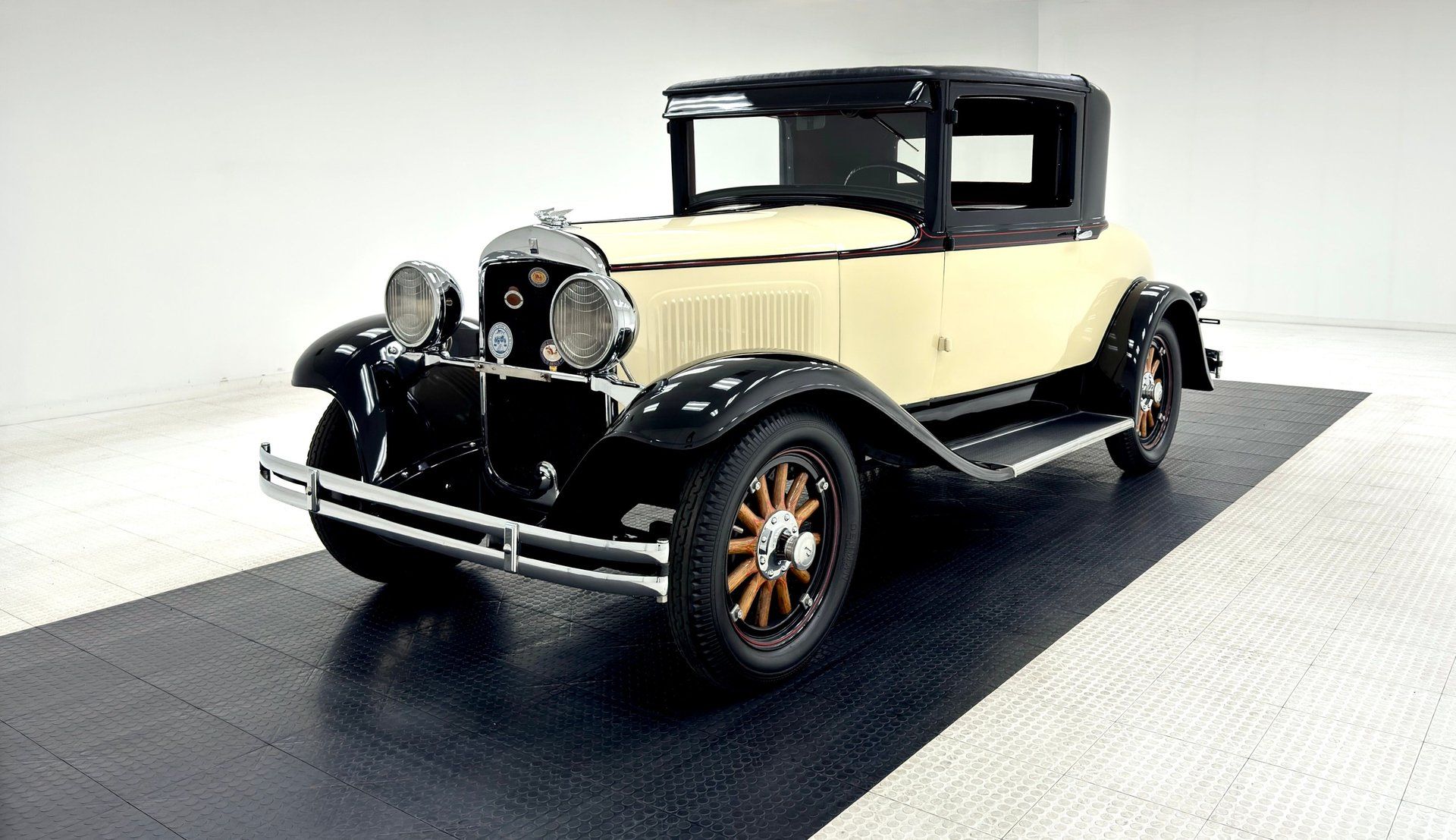1929 Plymouth Model U Deluxe Coupe, foto 1