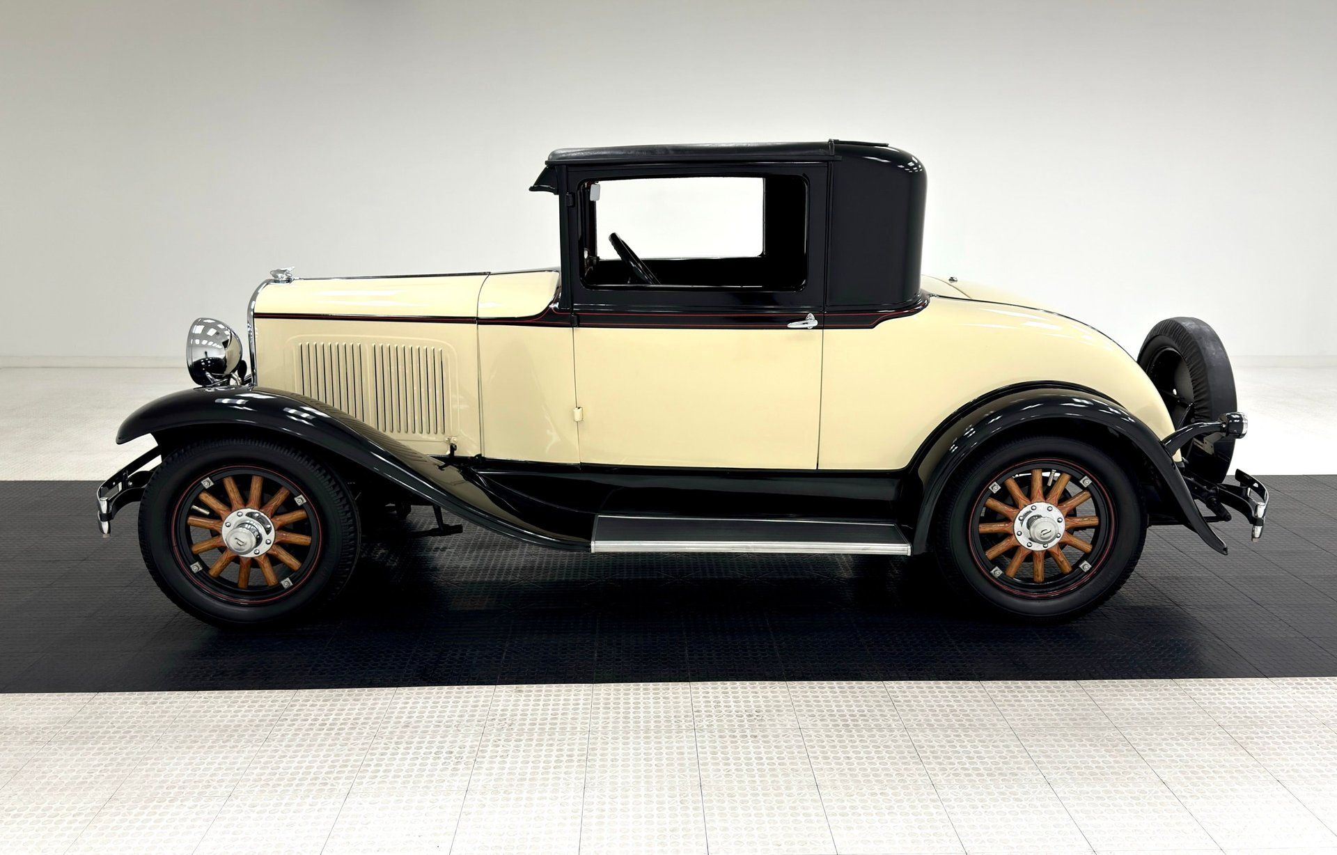 1929 Plymouth Model U Deluxe Coupe, foto 2