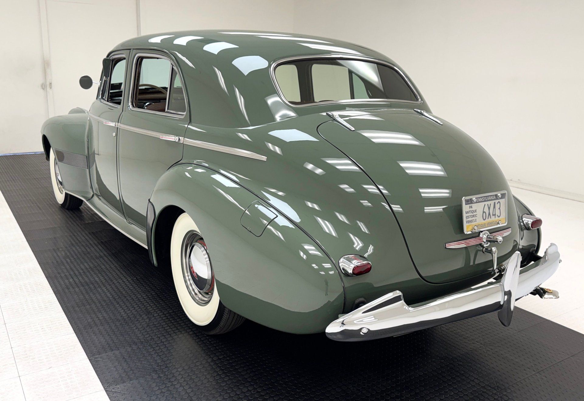 1940 Oldsmobile Series 90 Custom Cruiser 4 Door Touring Seda, foto 3
