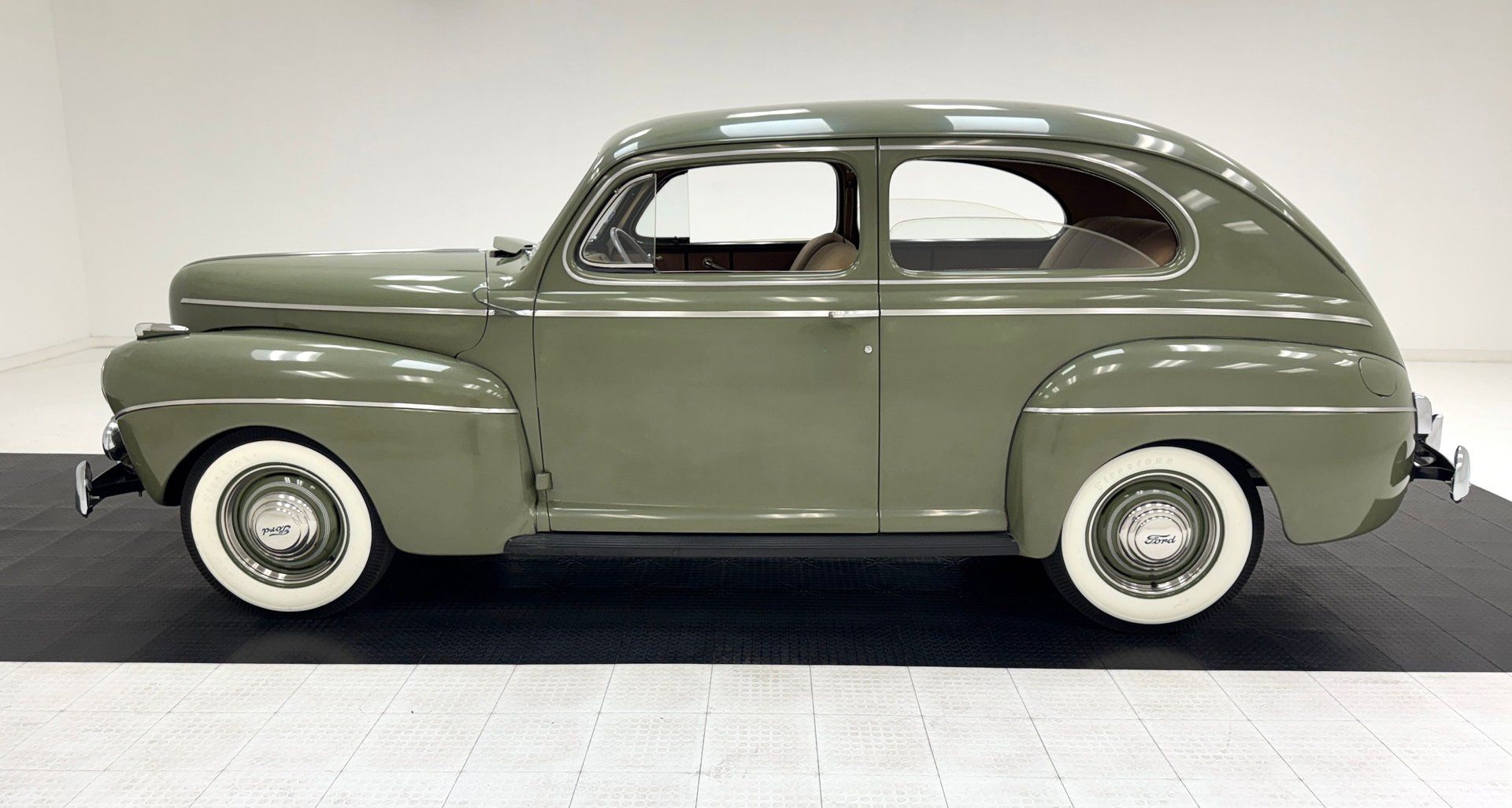 1941 Ford Super Deluxe Tudor Sedan, foto 2