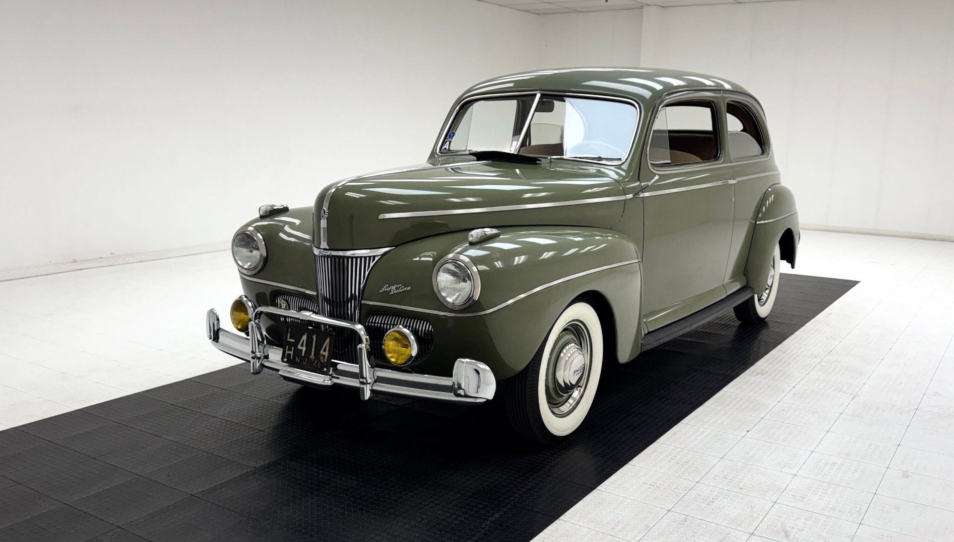 1941 Ford Super Deluxe Tudor Sedan, foto 1