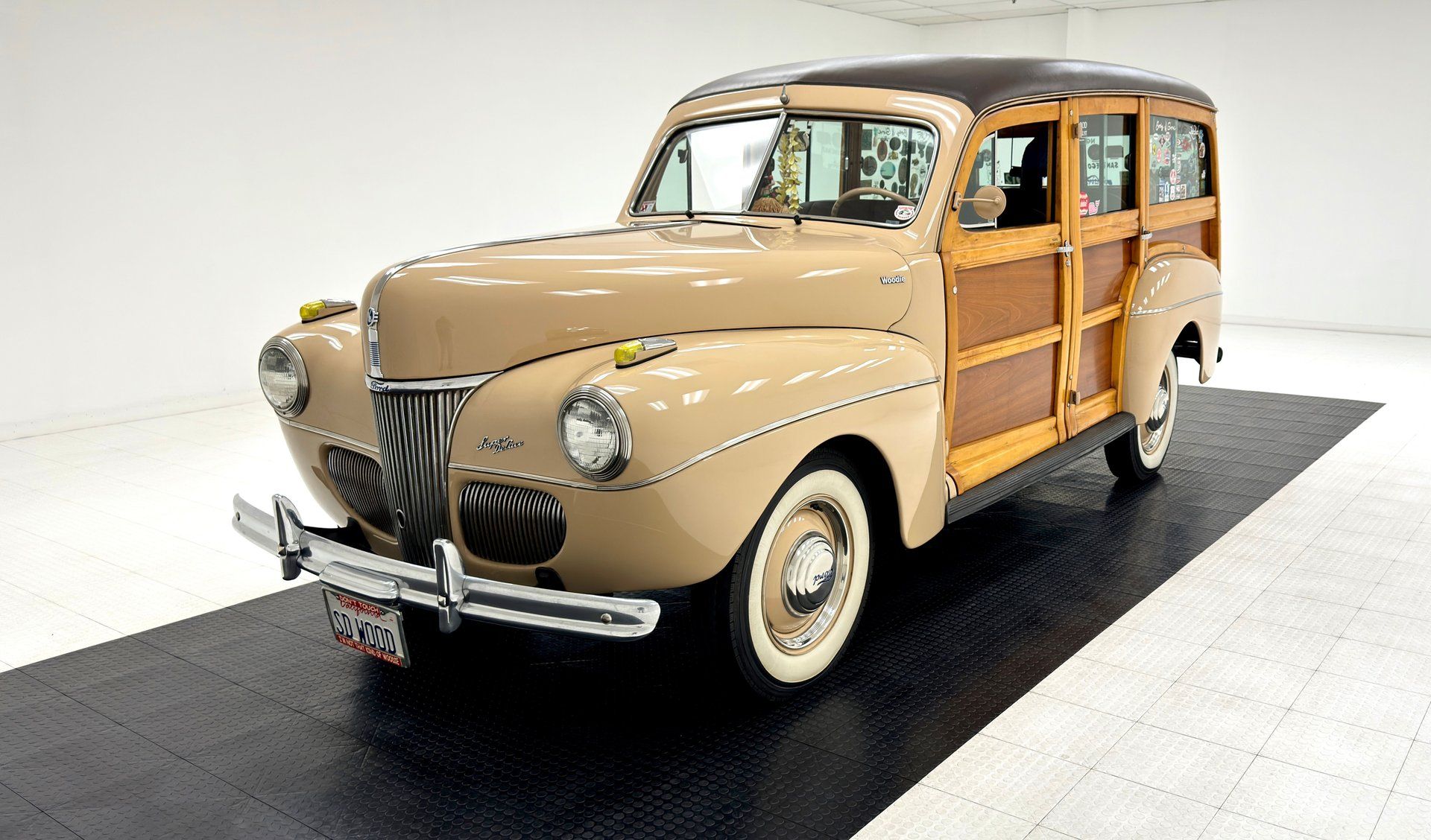 1941 Ford Super Deluxe Woody Station Wagon, foto 1