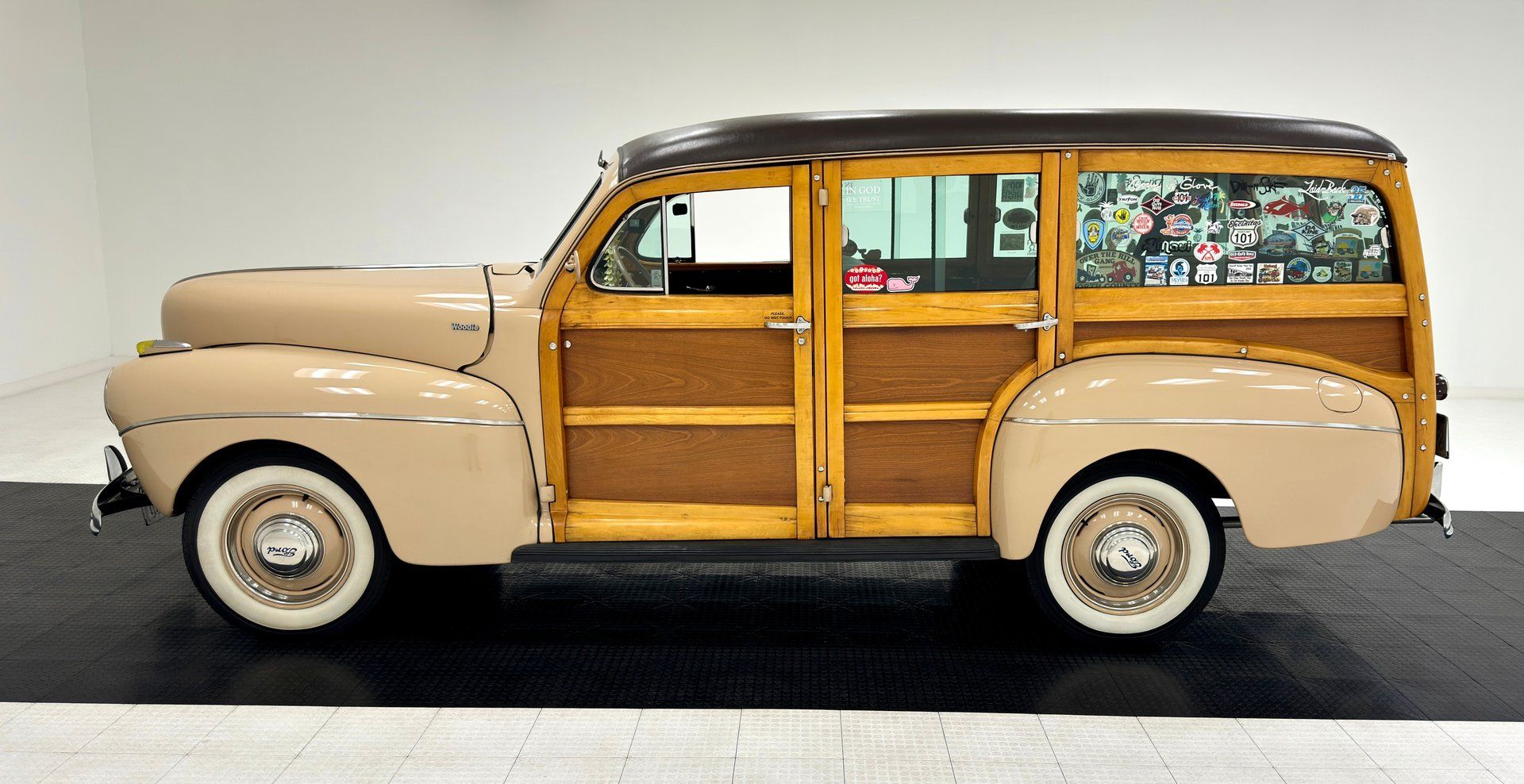 1941 Ford Super Deluxe Woody Station Wagon, foto 2