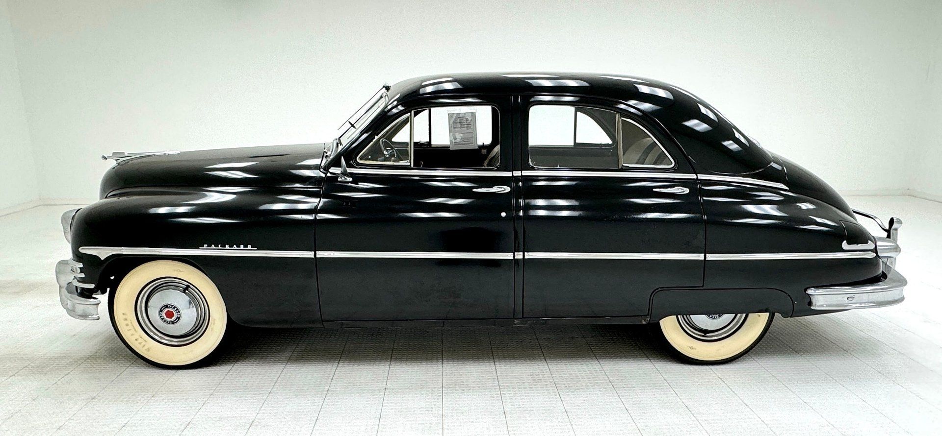1949 Packard Deluxe 8 Touring Sedan, foto 2