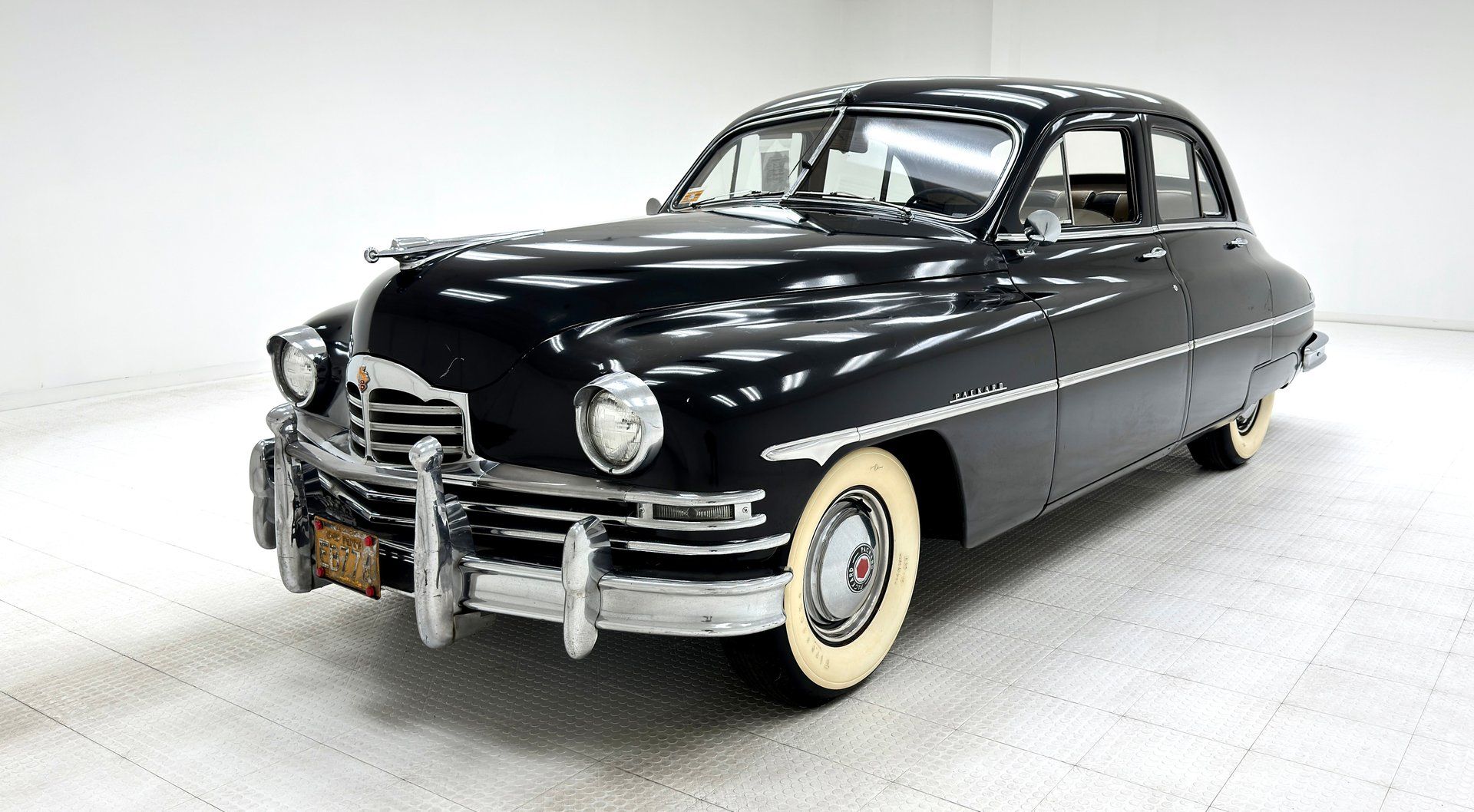 1949 Packard Deluxe 8 Touring Sedan, foto 1