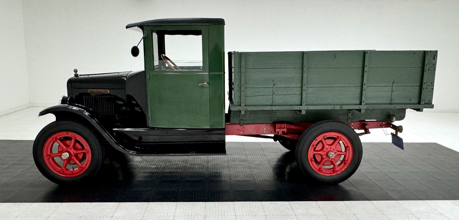 1930 International 6 Speed Special 1 Ton Truck, foto 2