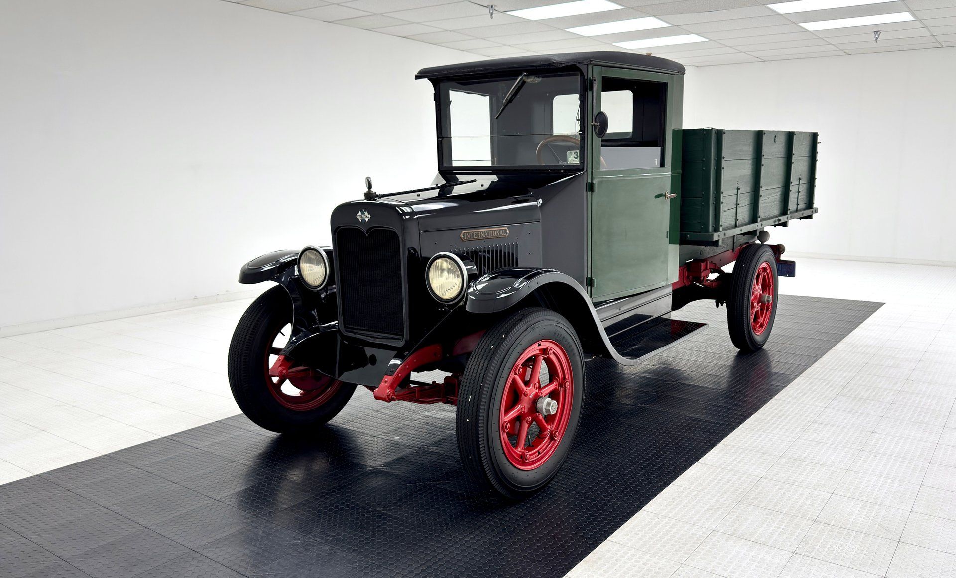 1930 International 6 Speed Special 1 Ton Truck, foto 1