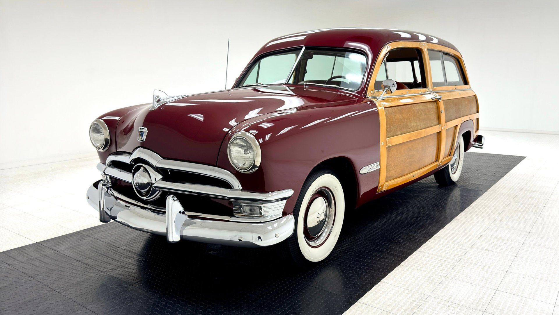 1950 Ford Custom Deluxe Country Squire Woody Station Wagon, foto 1