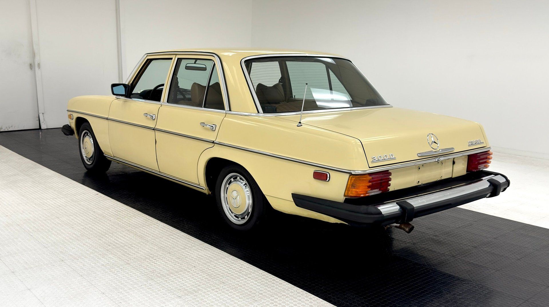 1975 Mercedes-Benz 300D Sedan, foto 3
