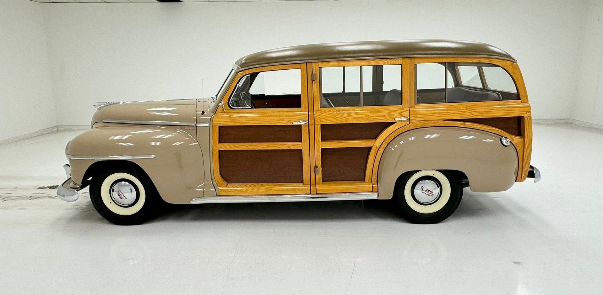 1947 Plymouth Special Deluxe P15C Woody Station Wagon, foto 2