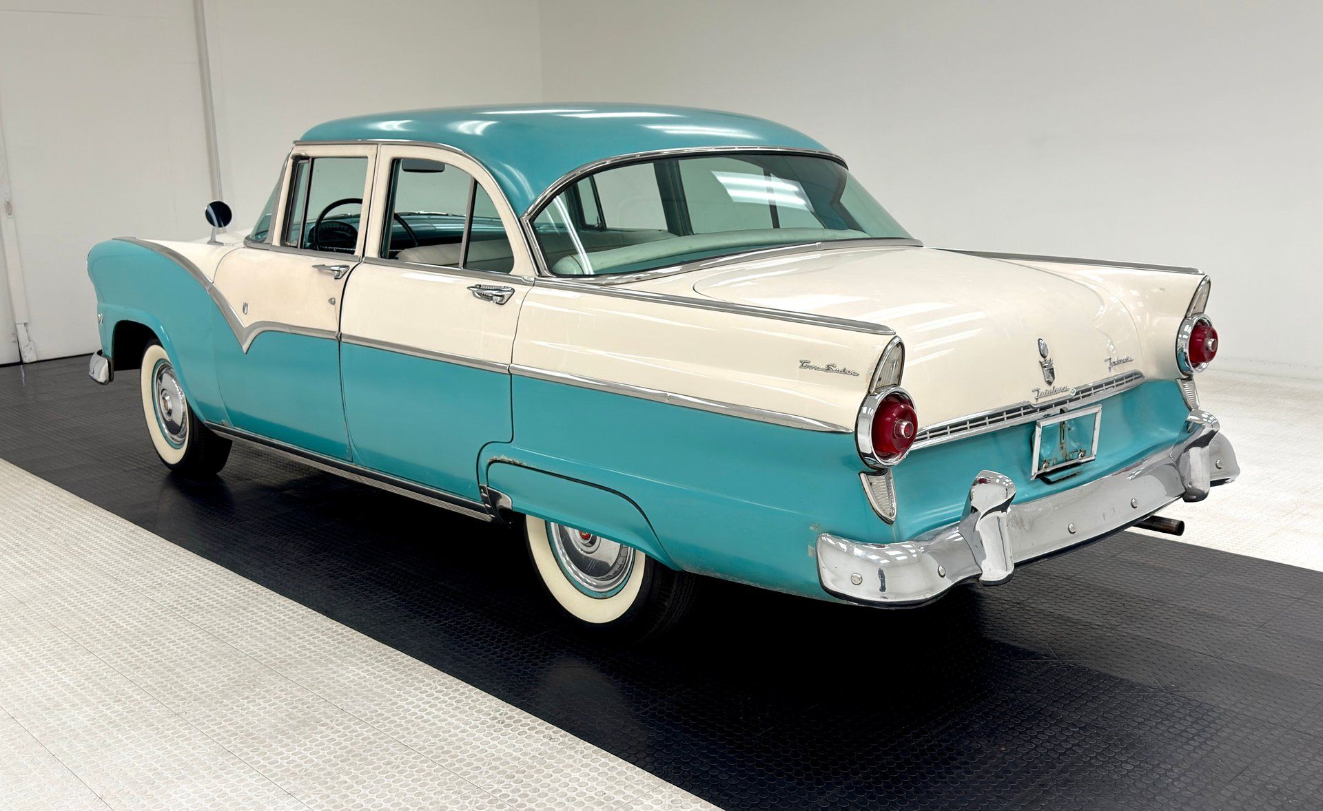 1955 Ford Fairlane Town Sedan, foto 3