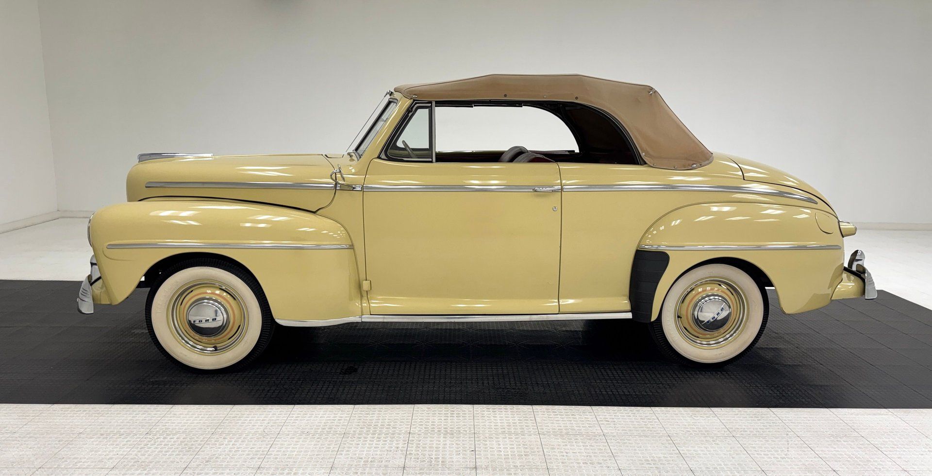 1947 Ford Super Deluxe Convertible, foto 3