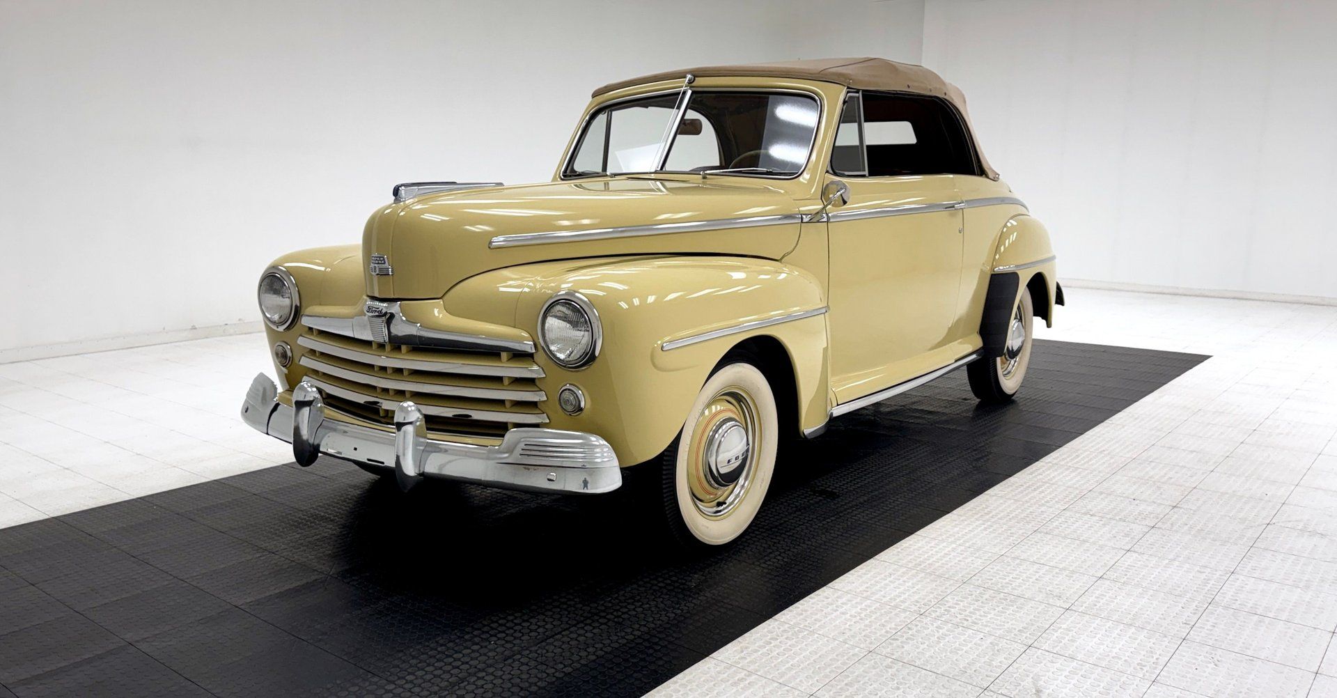 1947 Ford Super Deluxe Convertible, foto 1