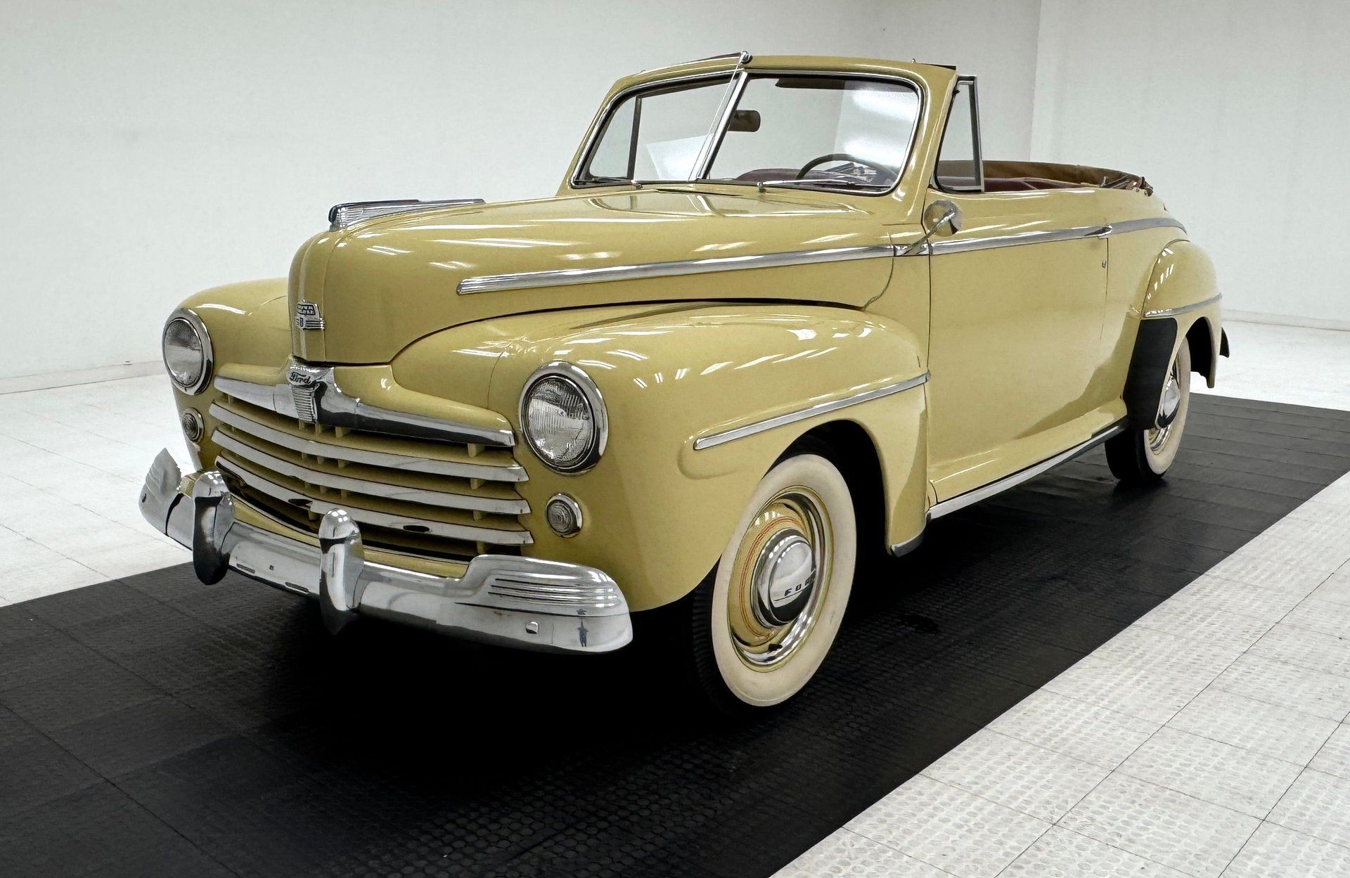 1947 Ford Super Deluxe Convertible, foto 2