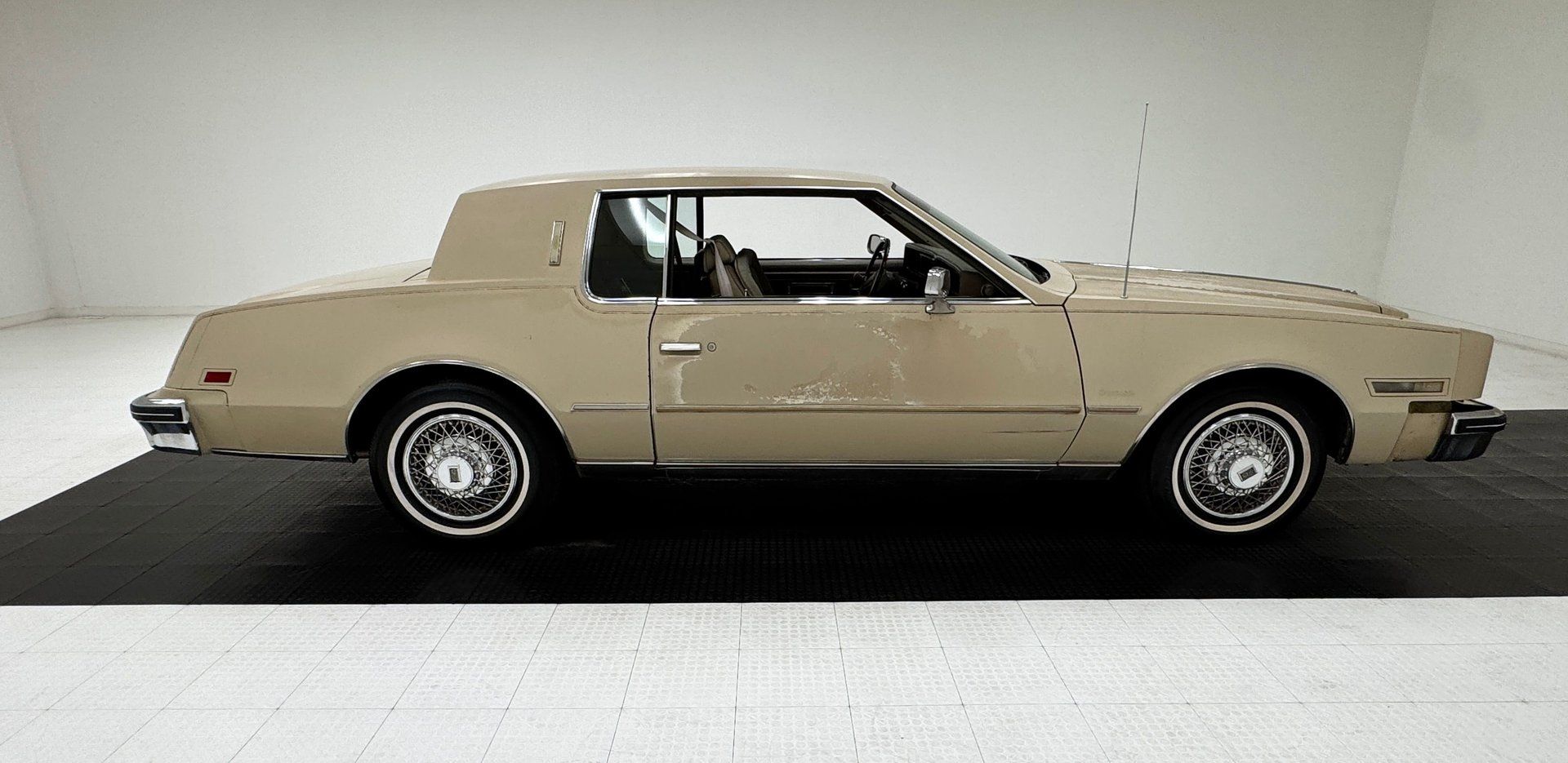 1985 Oldsmobile Toronado Brougham 2 Door Hardtop, foto 6