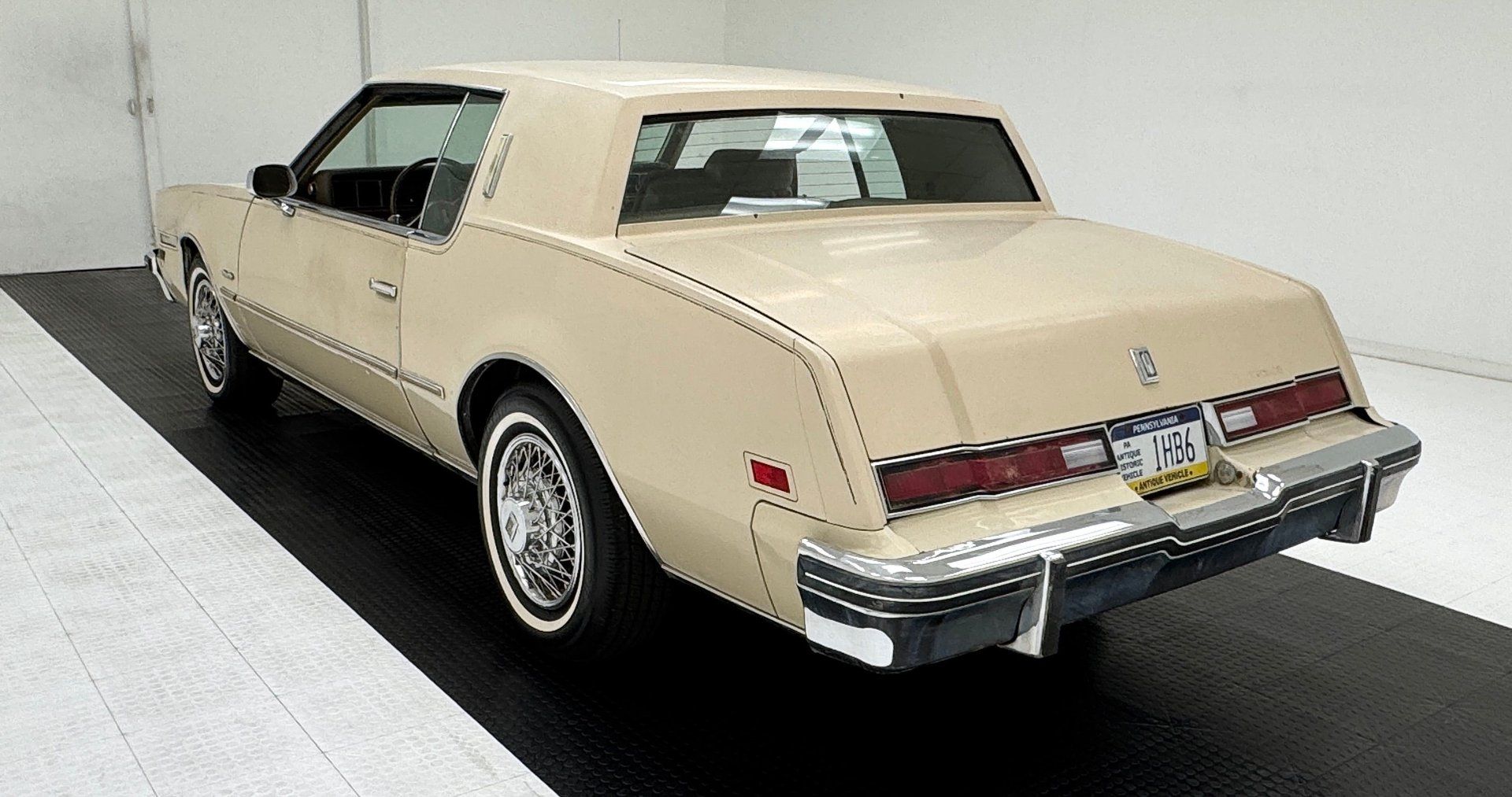 1985 Oldsmobile Toronado Brougham 2 Door Hardtop, foto 3