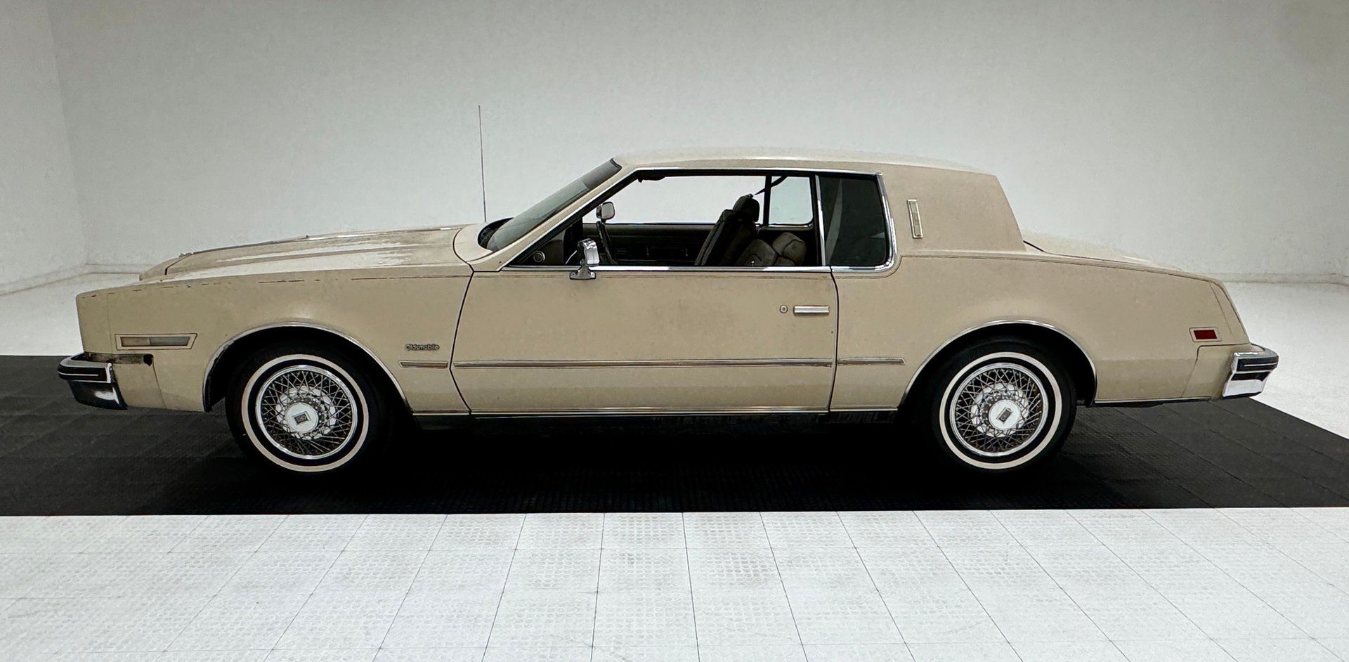 1985 Oldsmobile Toronado Brougham 2 Door Hardtop, foto 2