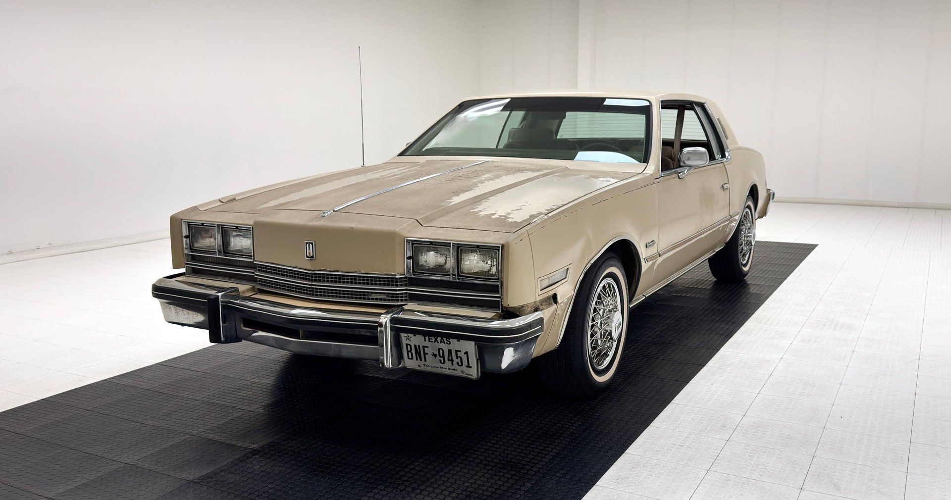1985 Oldsmobile Toronado Brougham 2 Door Hardtop, foto 1