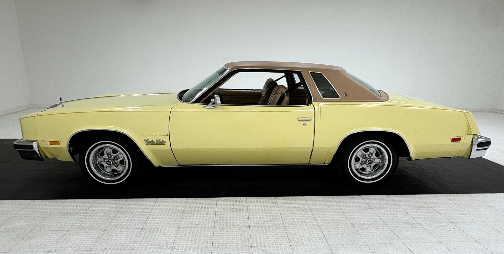 1976 Oldsmobile Cutlass Salon Hardtop, foto 2