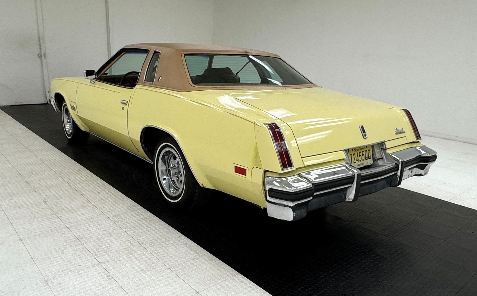 1976 Oldsmobile Cutlass Salon Hardtop, foto 3