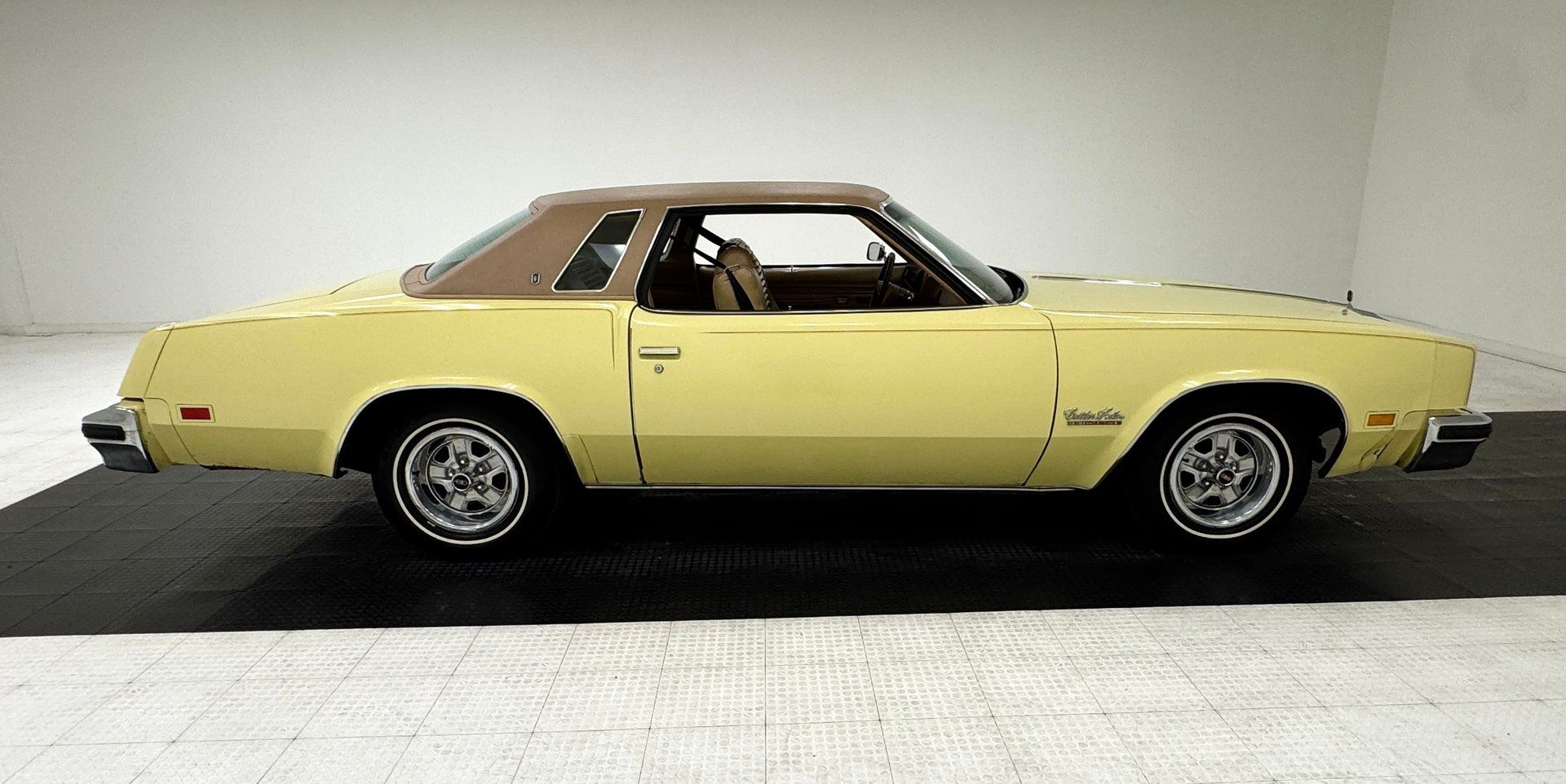 1976 Oldsmobile Cutlass Salon Hardtop, foto 6