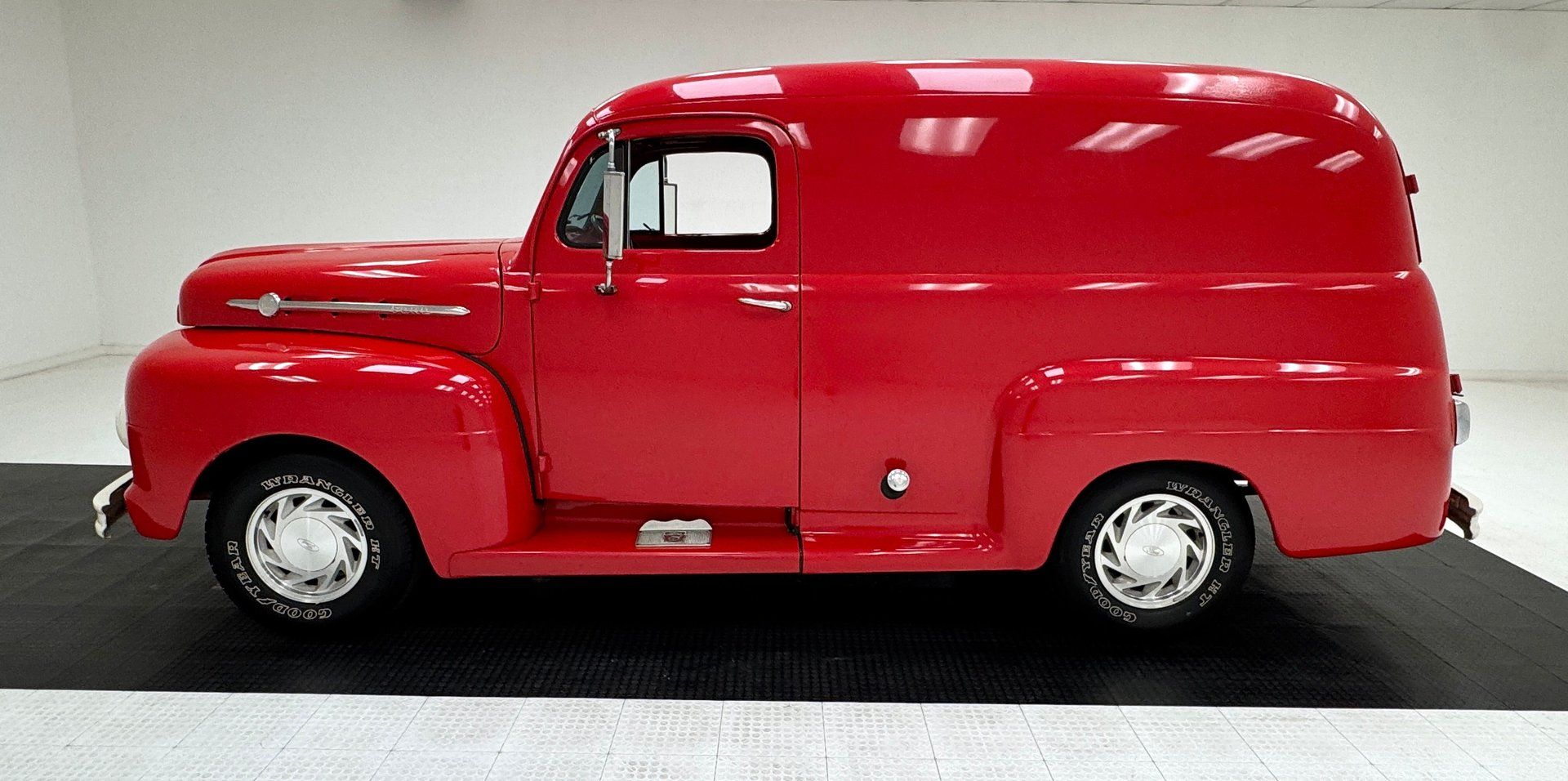 1951 Ford F100 Panel Delivery Truck, foto 2