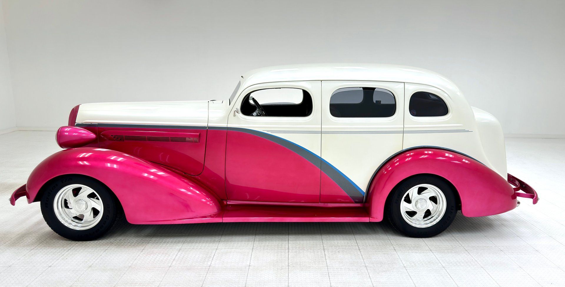 1936 Buick Series 40 Special 4 Door Sedan, foto 2