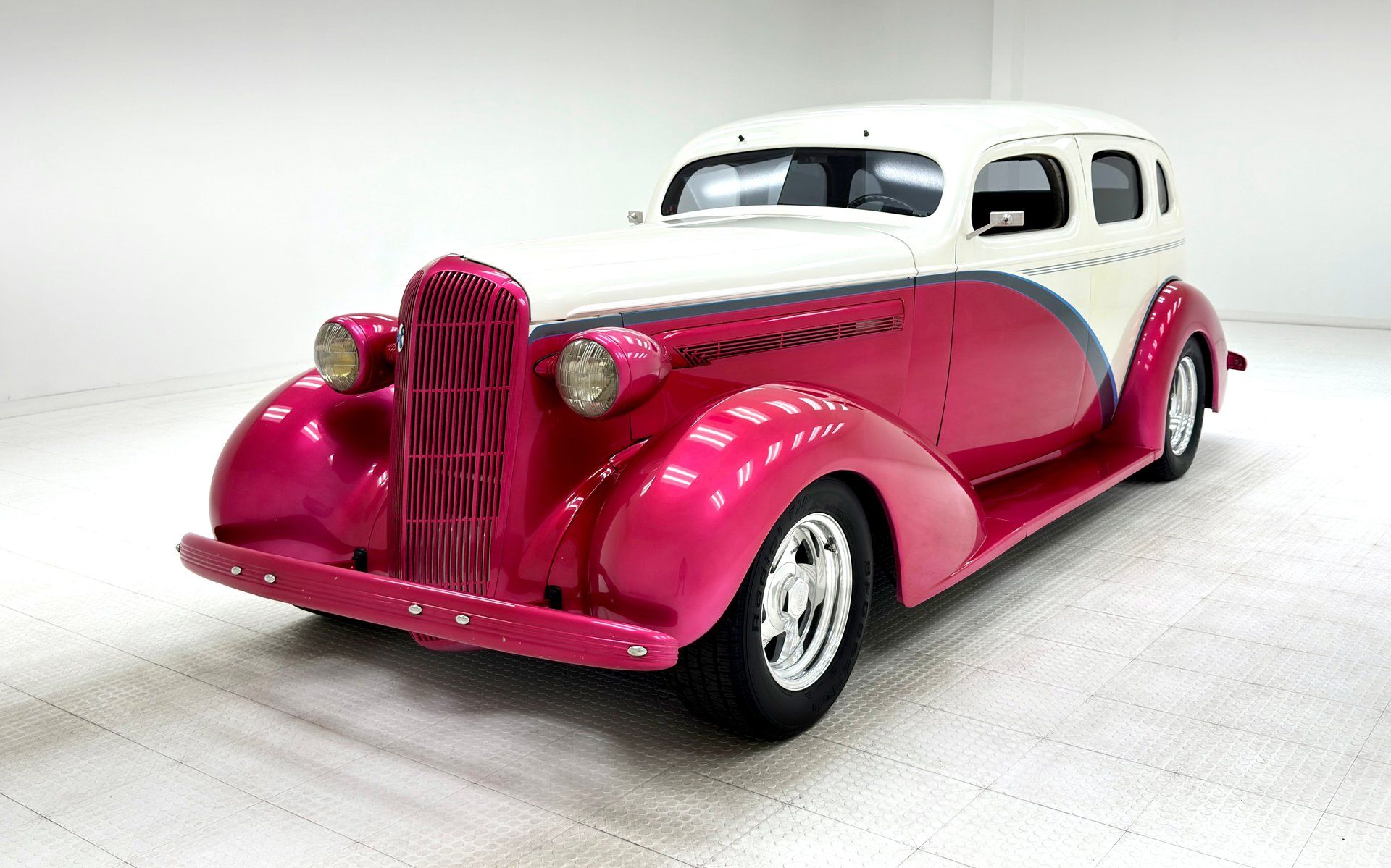 1936 Buick Series 40 Special 4 Door Sedan, foto 1
