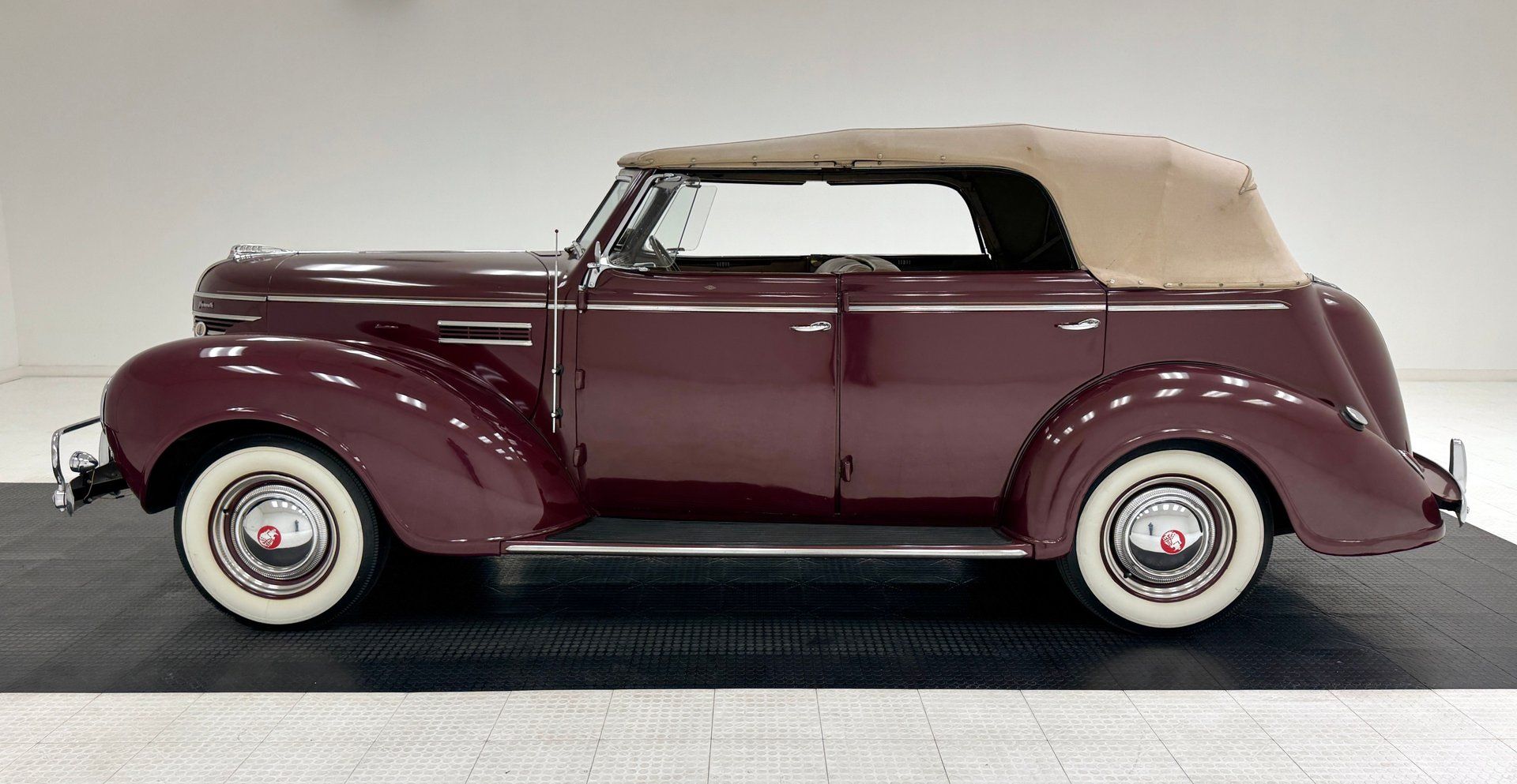 1939 Plymouth P8 Convertible Sedan, foto 3