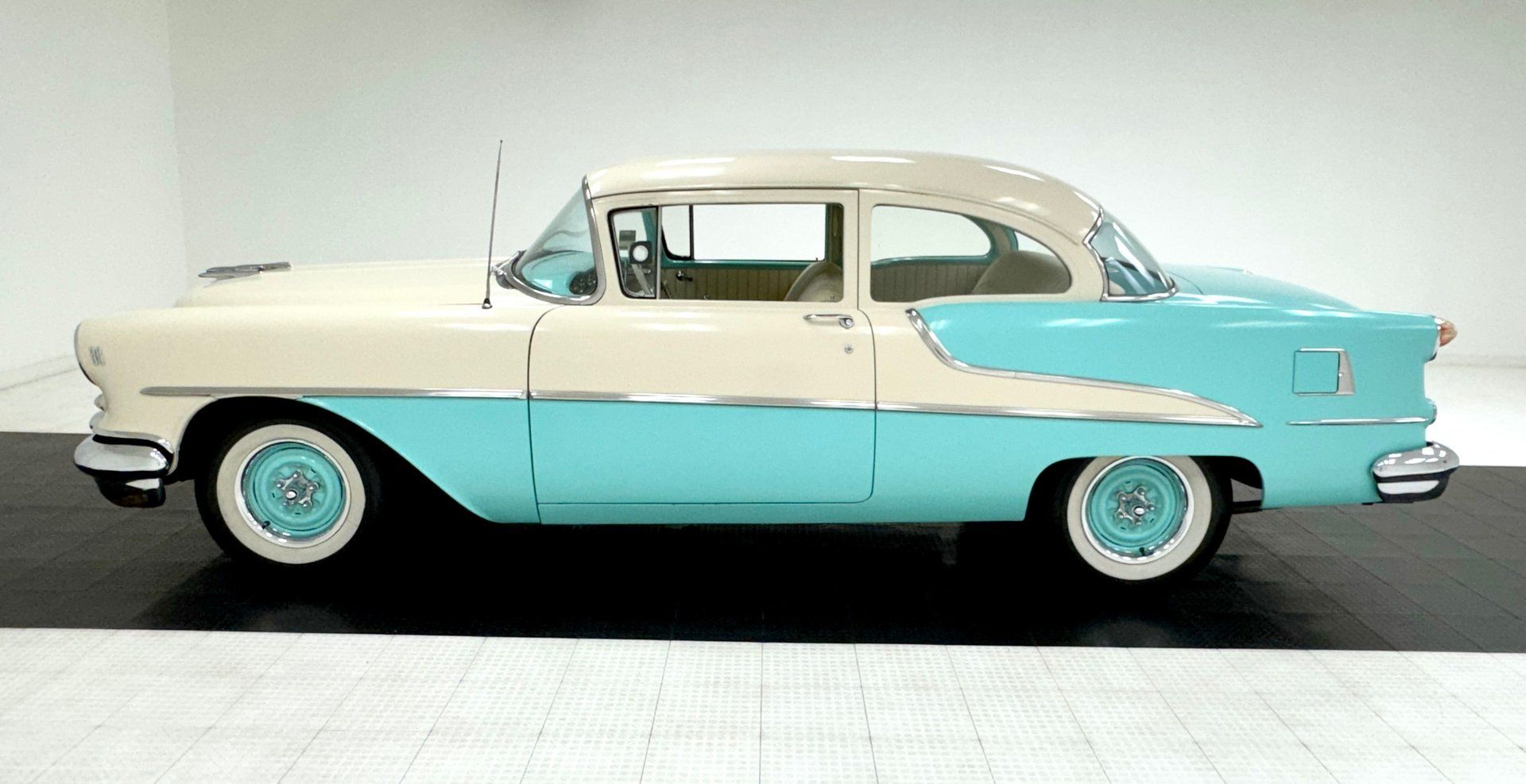 1955 Oldsmobile 88 2 Door Sedan, foto 2