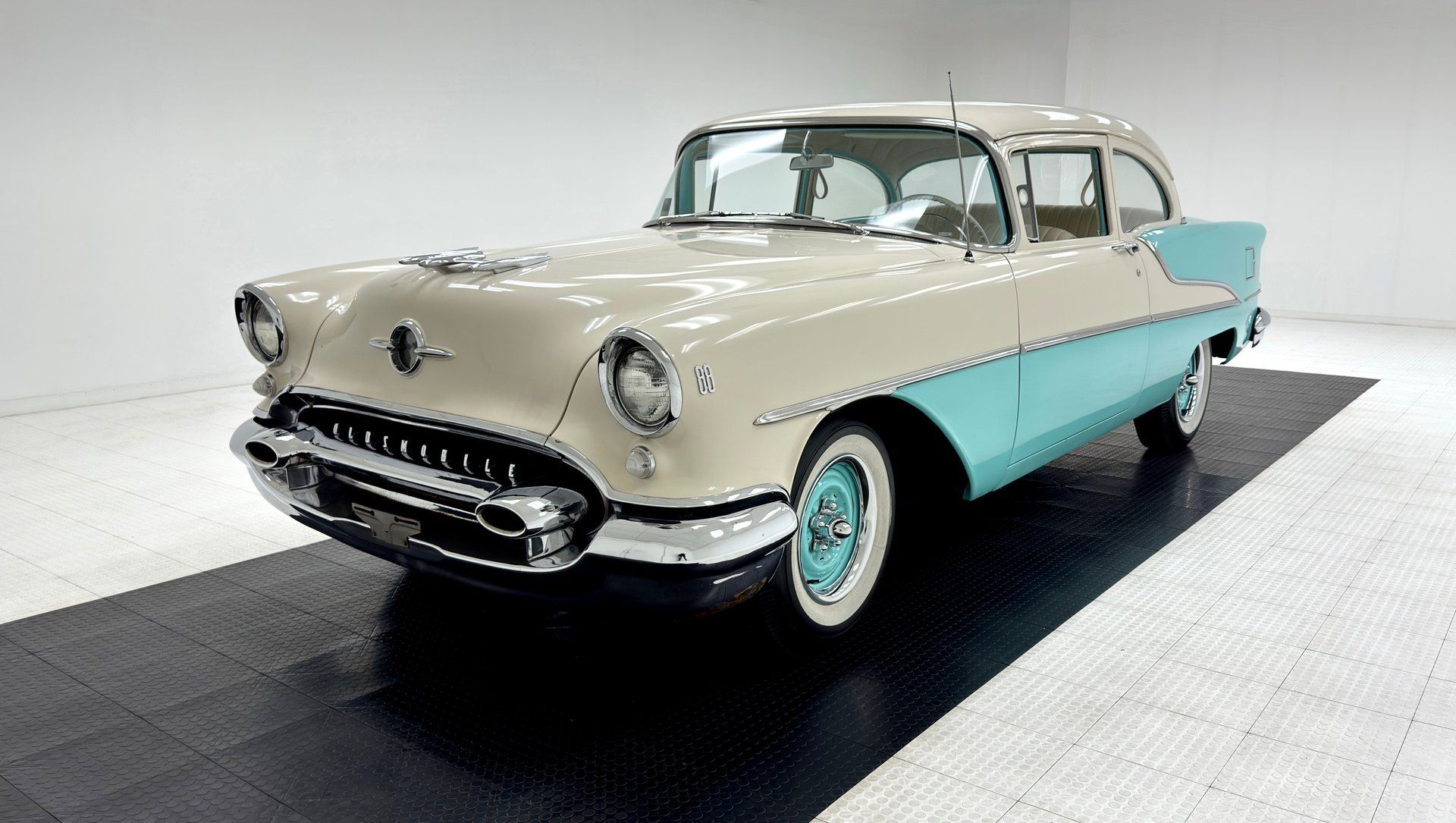 1955 Oldsmobile 88 2 Door Sedan, foto 1