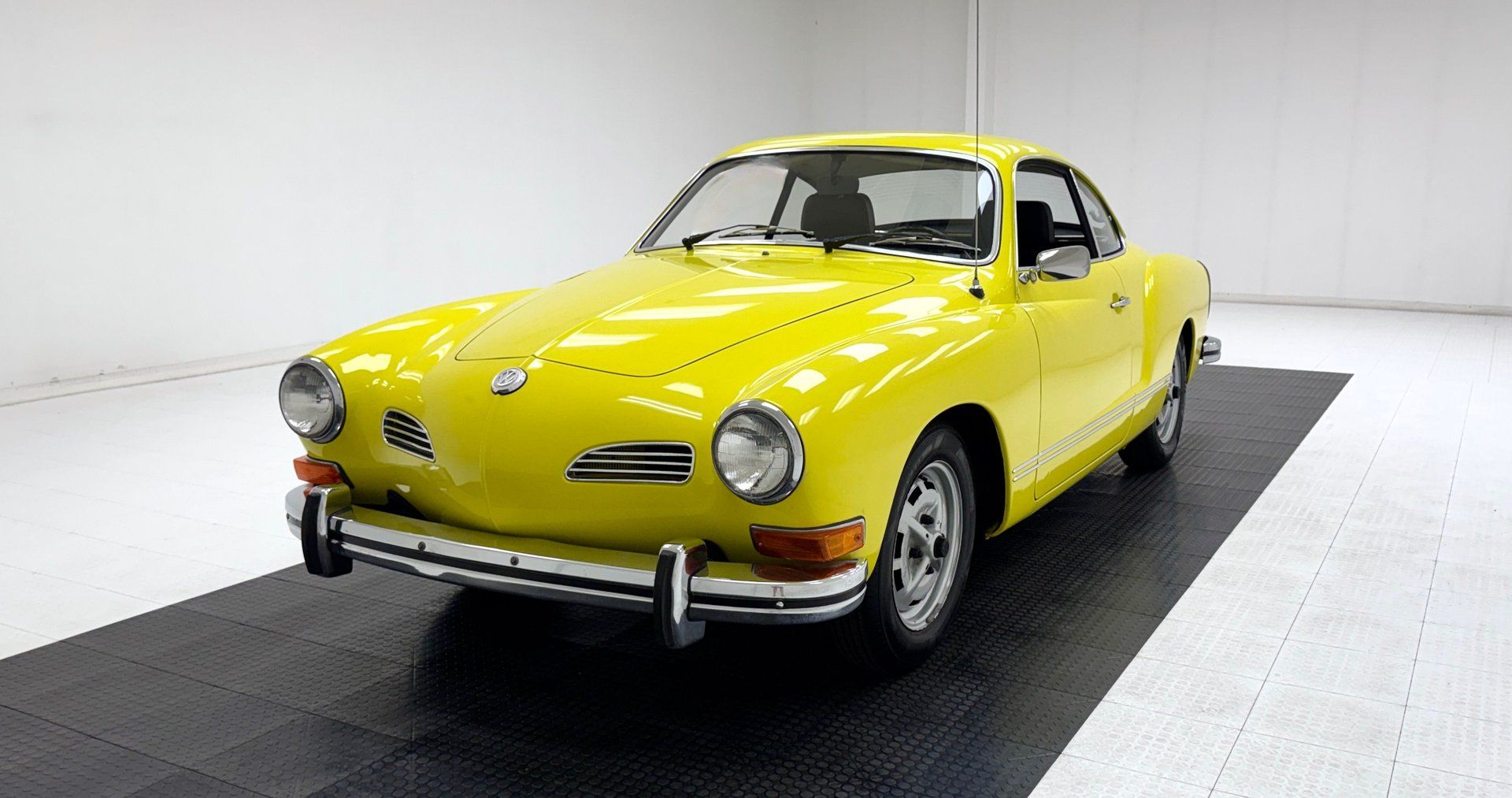 1974 Volkswagen Karmann Ghia Coupe, foto 1