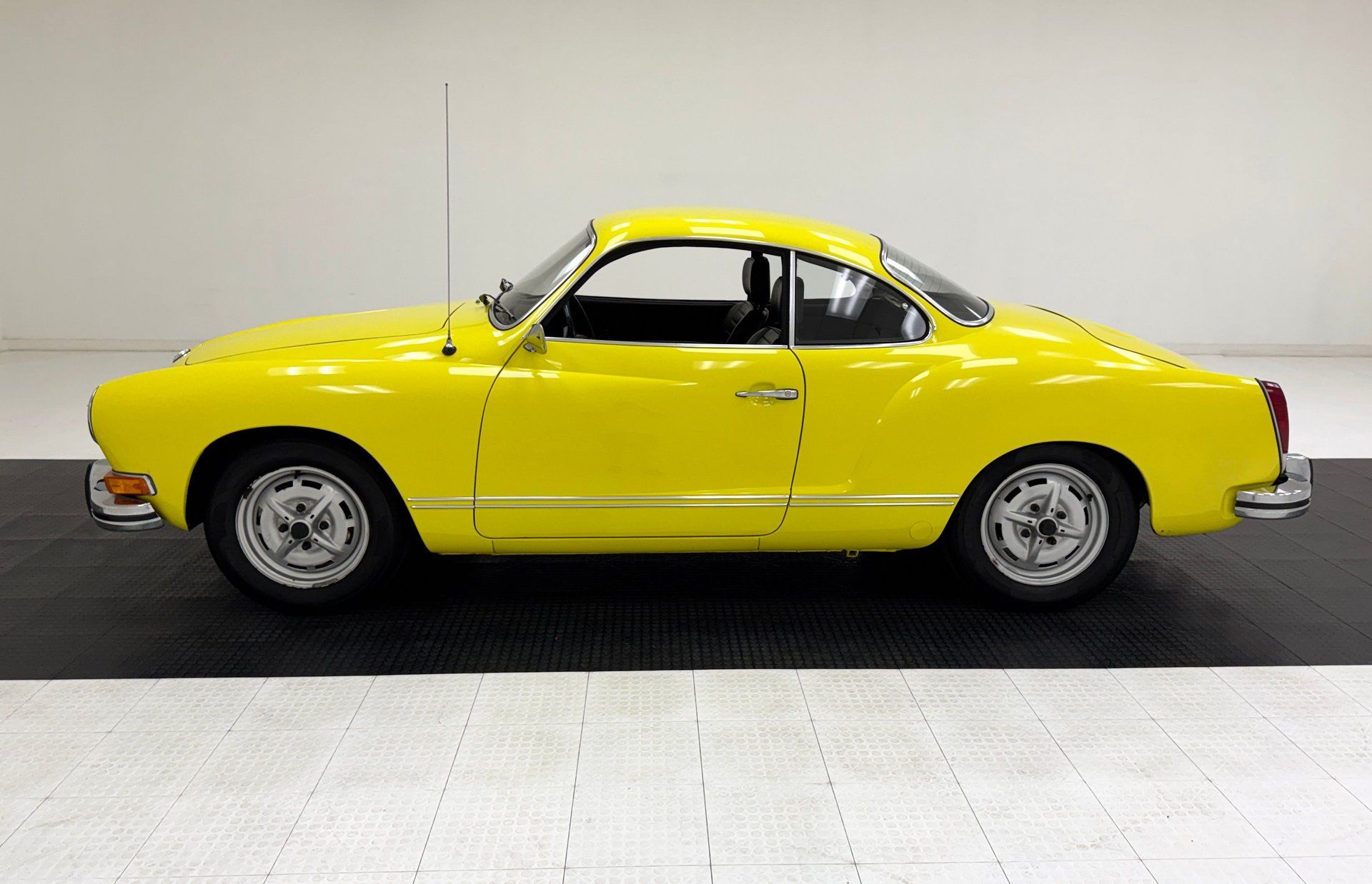 1974 Volkswagen Karmann Ghia Coupe, foto 2