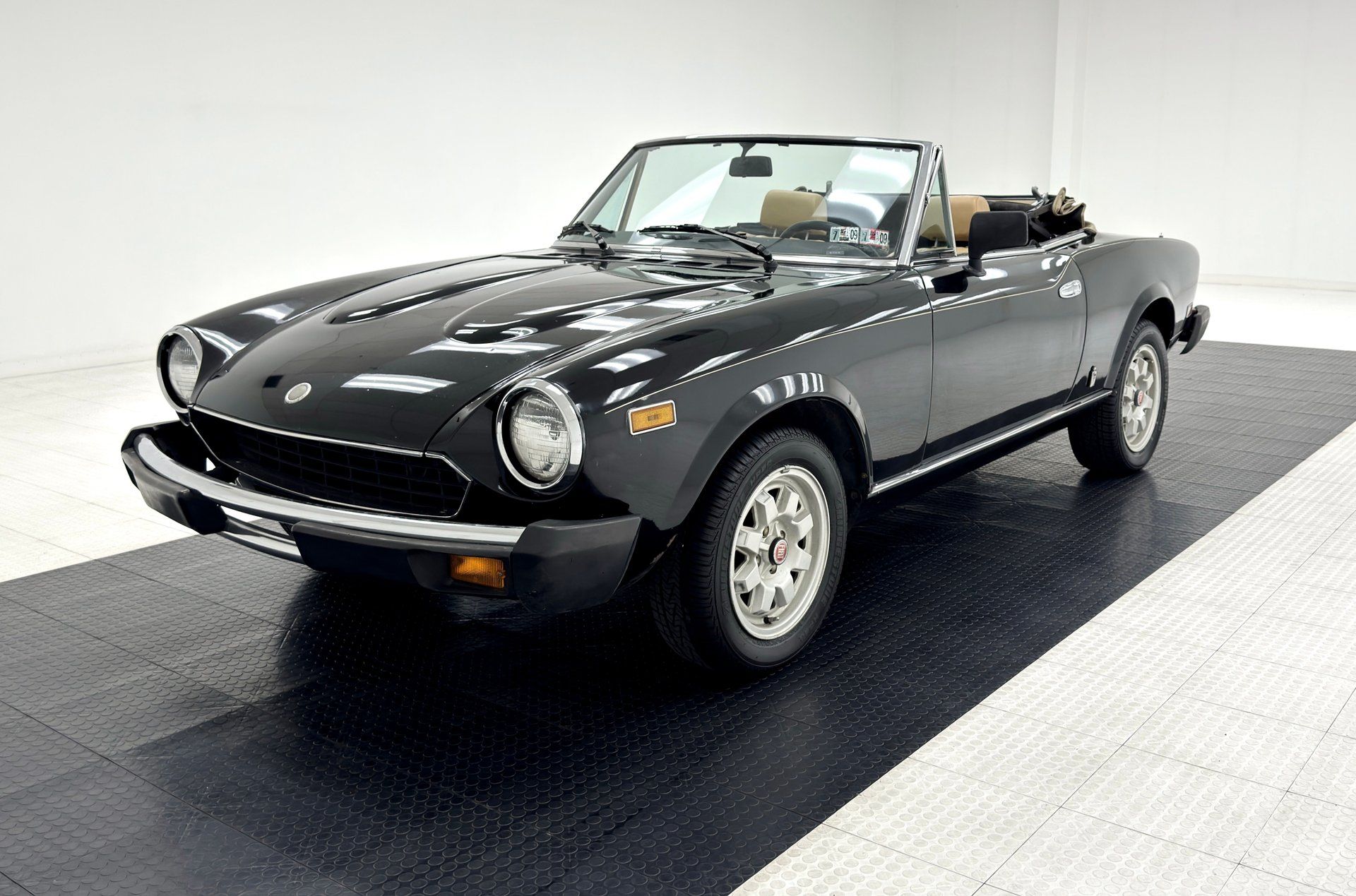 1982 Fiat Spyder 2000 Convertible, foto 2