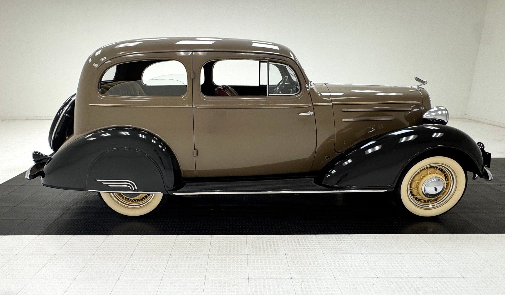 1935 Chevrolet Master Deluxe 2 Door Town Sedan, foto 6