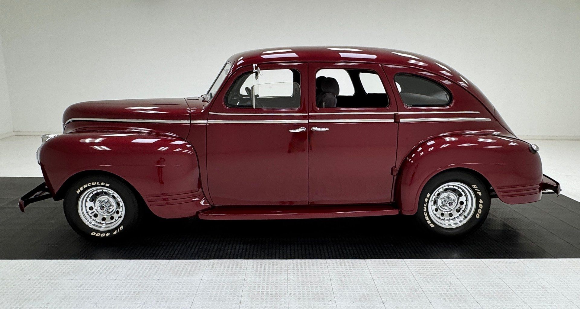 1941 Plymouth Special Deluxe P12 4 Door Sedan, foto 2
