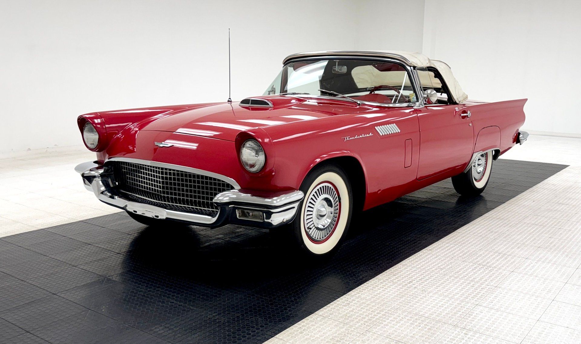 1957 Ford Thunderbird Convertible, foto 2