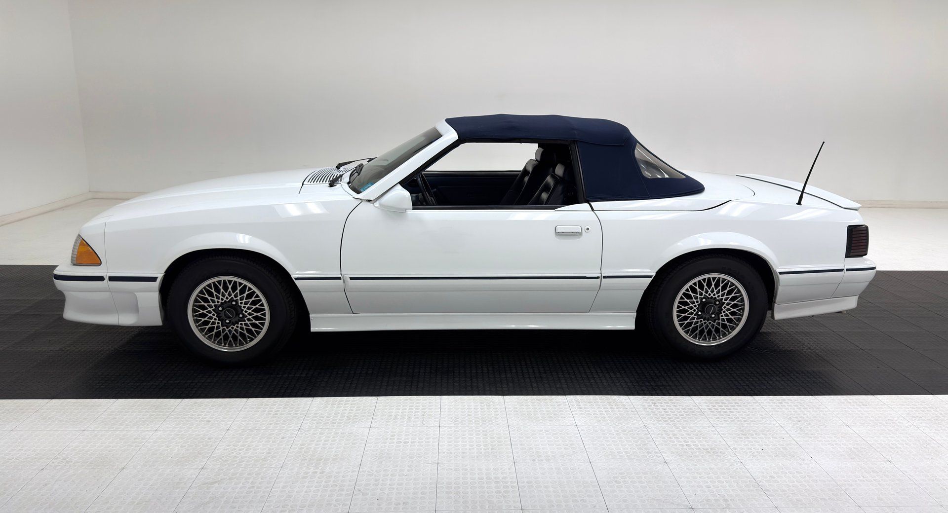 1987 Ford ASC McLaren Mustang Convertible, foto 3