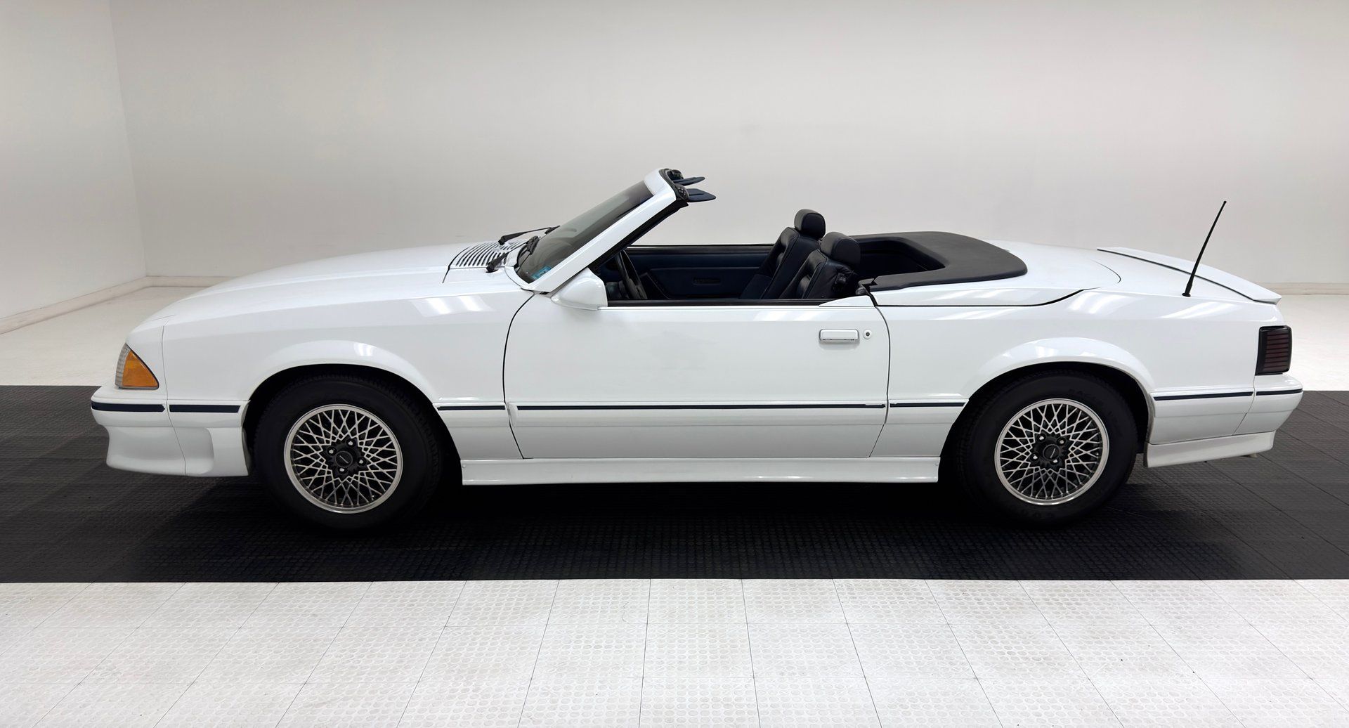 1987 Ford ASC McLaren Mustang Convertible, foto 4
