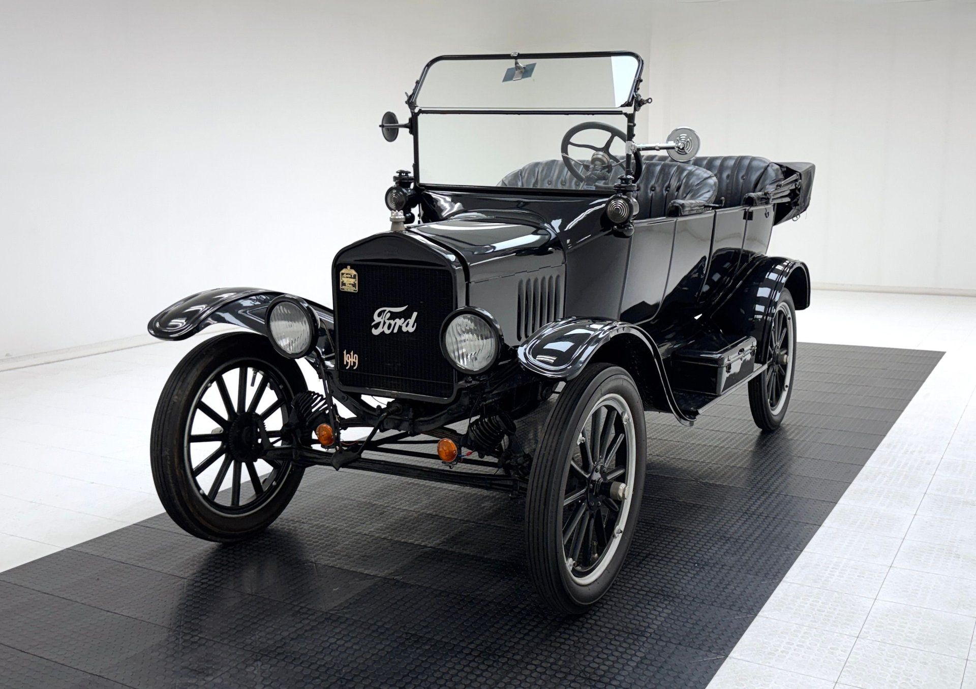 1919 Ford Model T Touring Sedan, foto 3