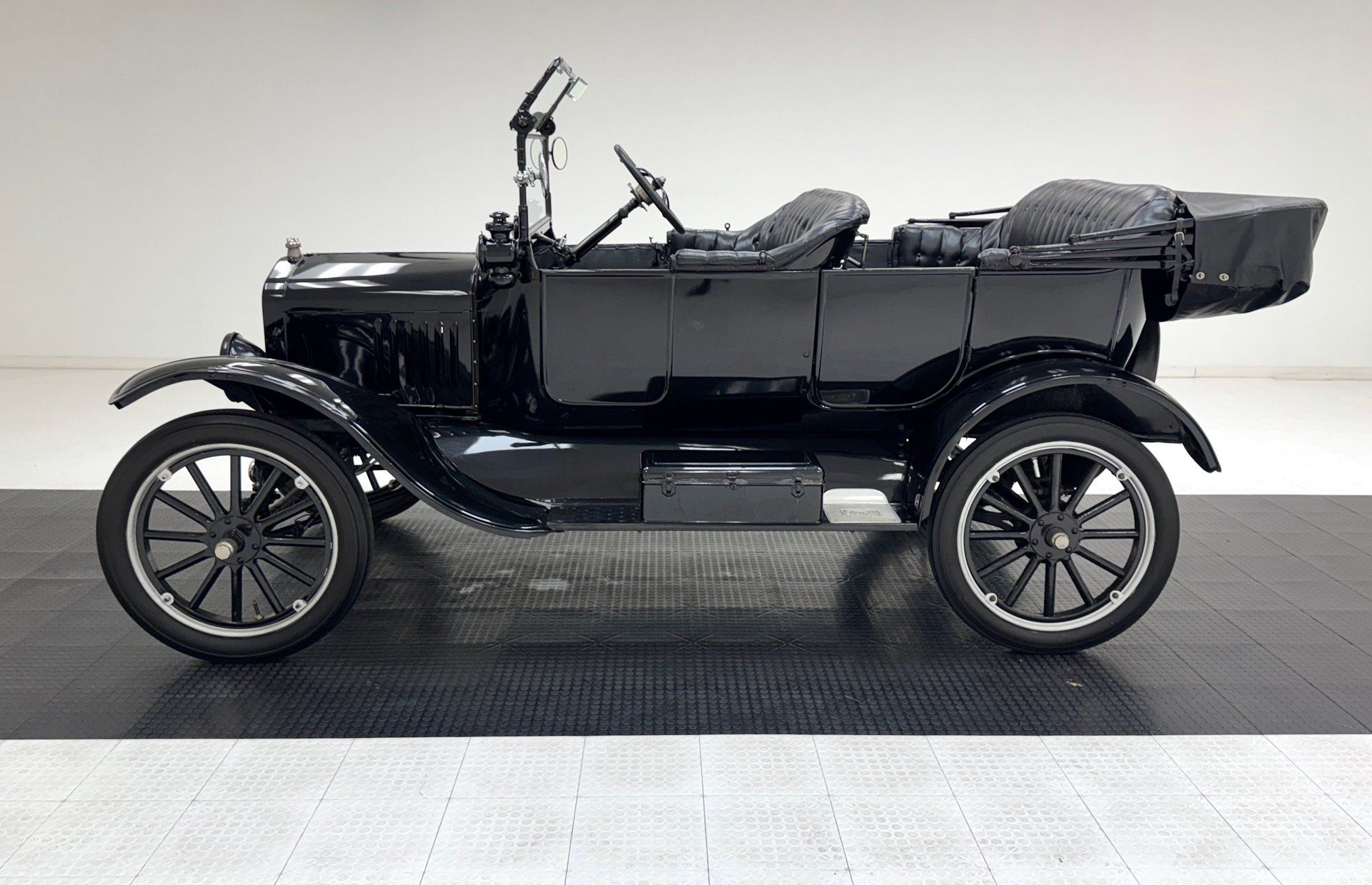 1919 Ford Model T Touring Sedan, foto 4