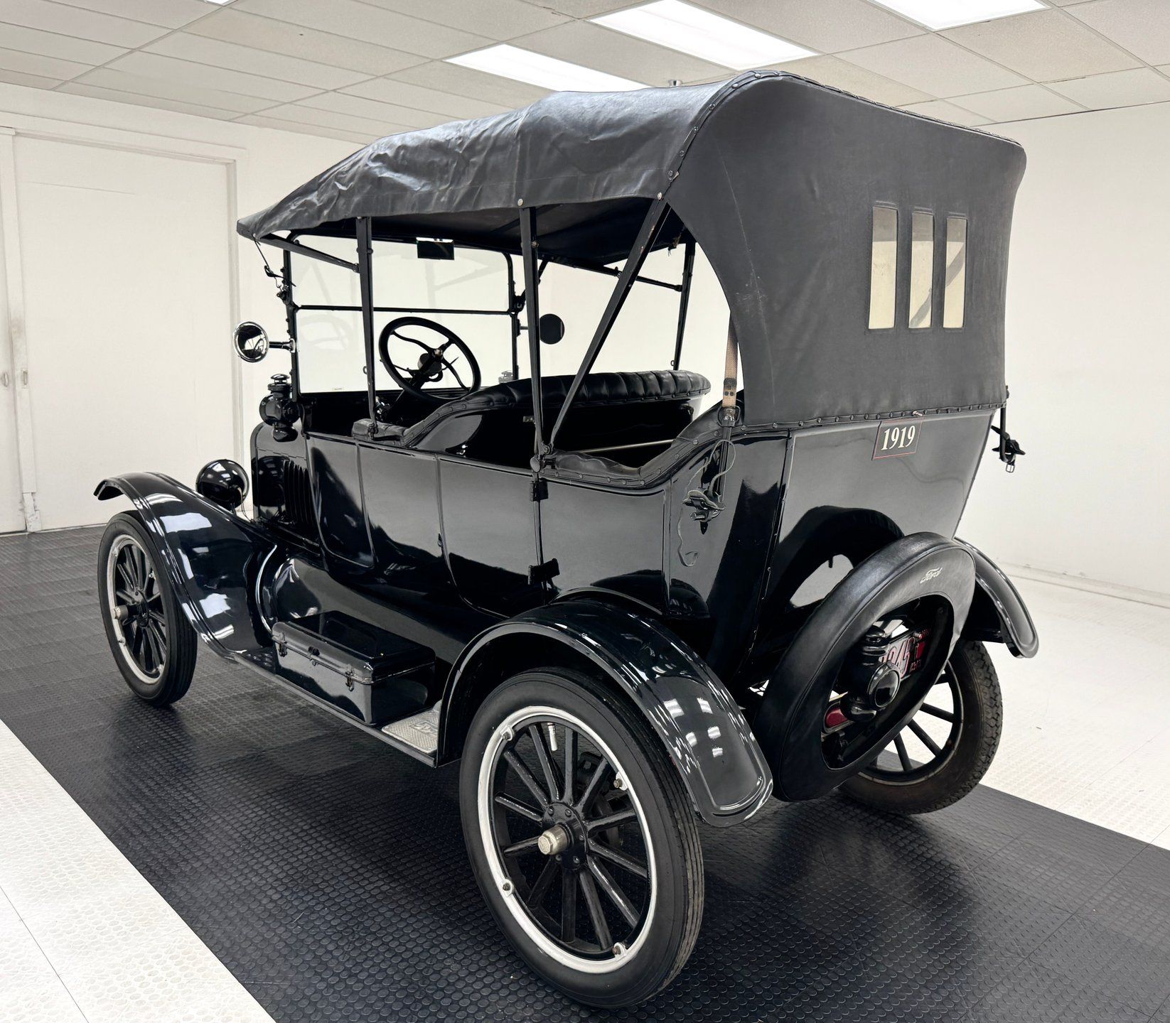 1919 Ford Model T Touring Sedan, foto 5