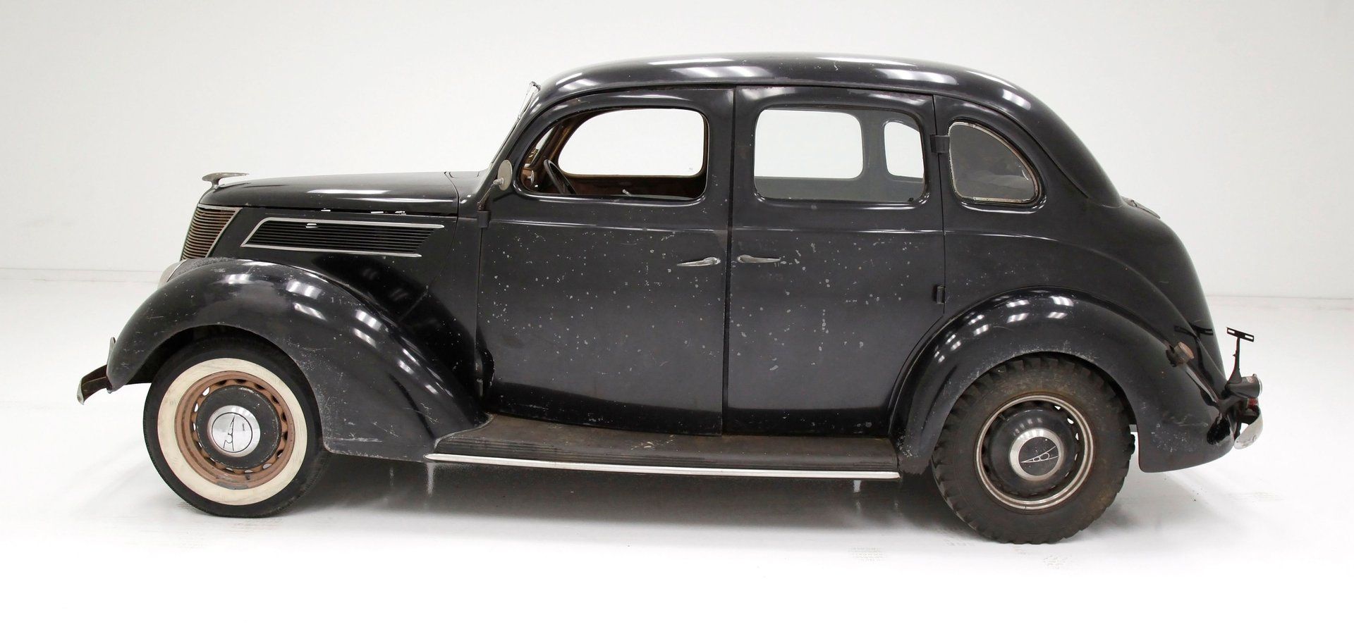 1937 Ford Fordor Sedan, foto 2