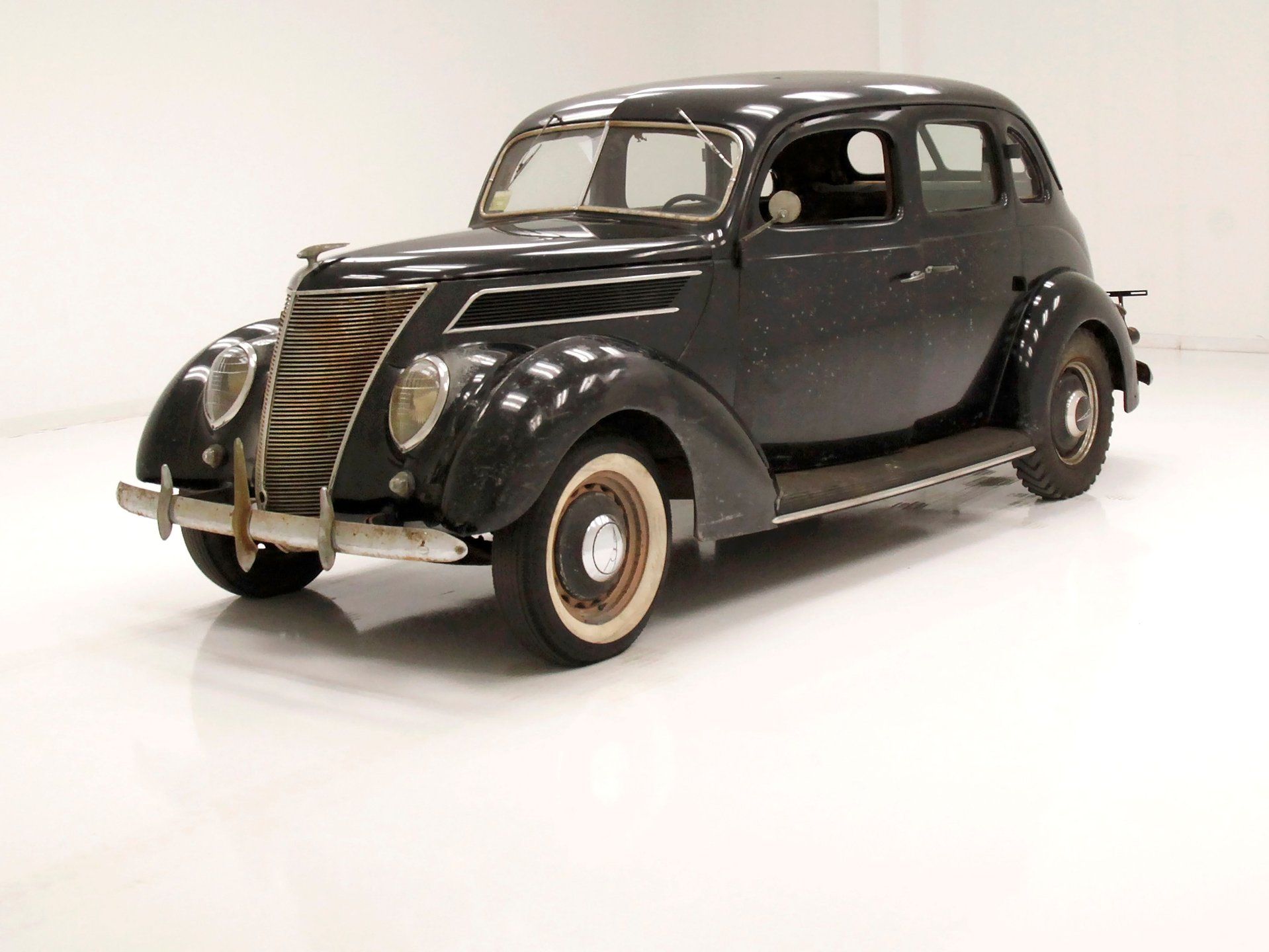 1937 Ford Fordor Sedan, foto 1
