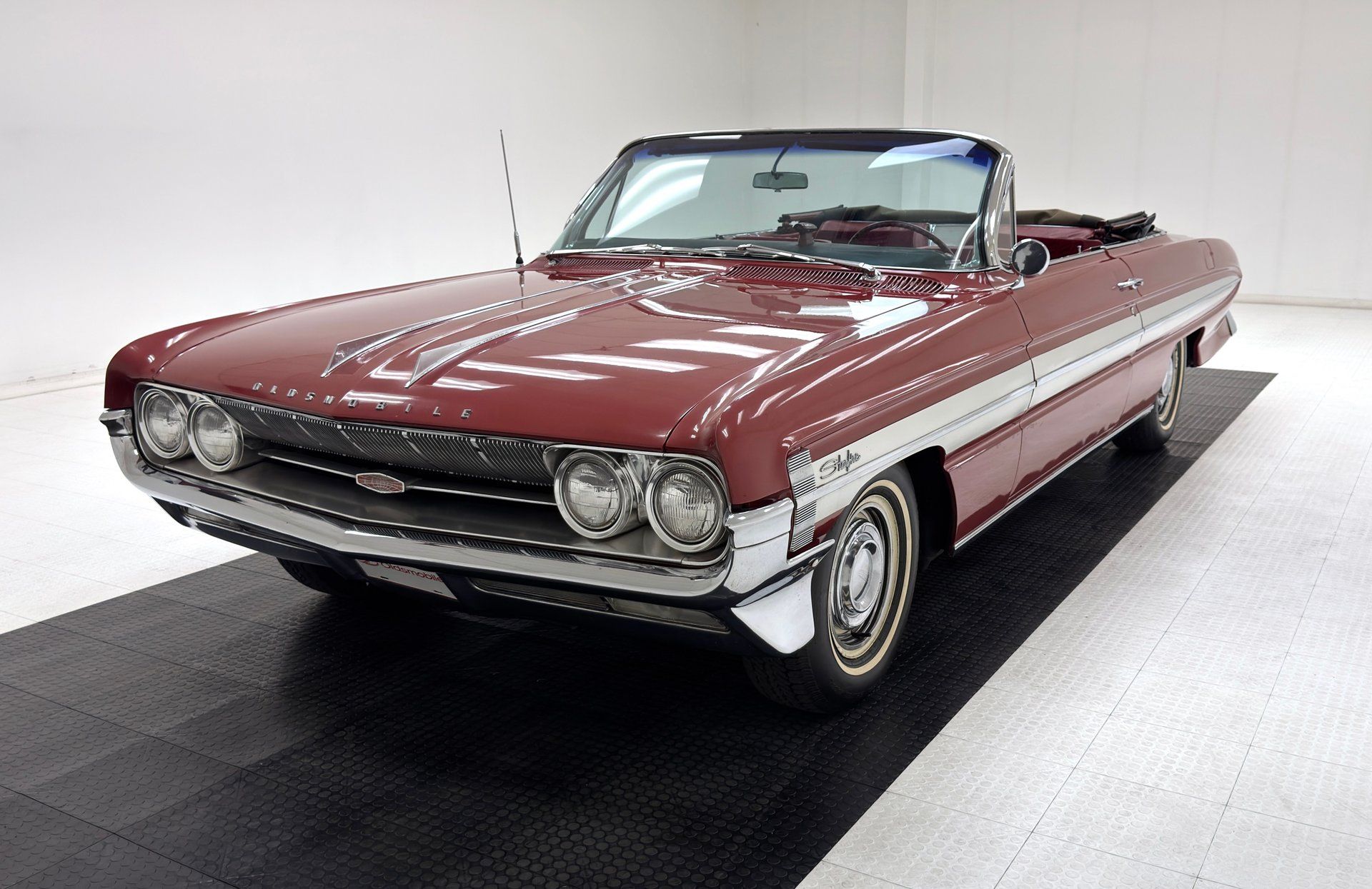 1961 Oldsmobile Starfire Convertible, foto 2