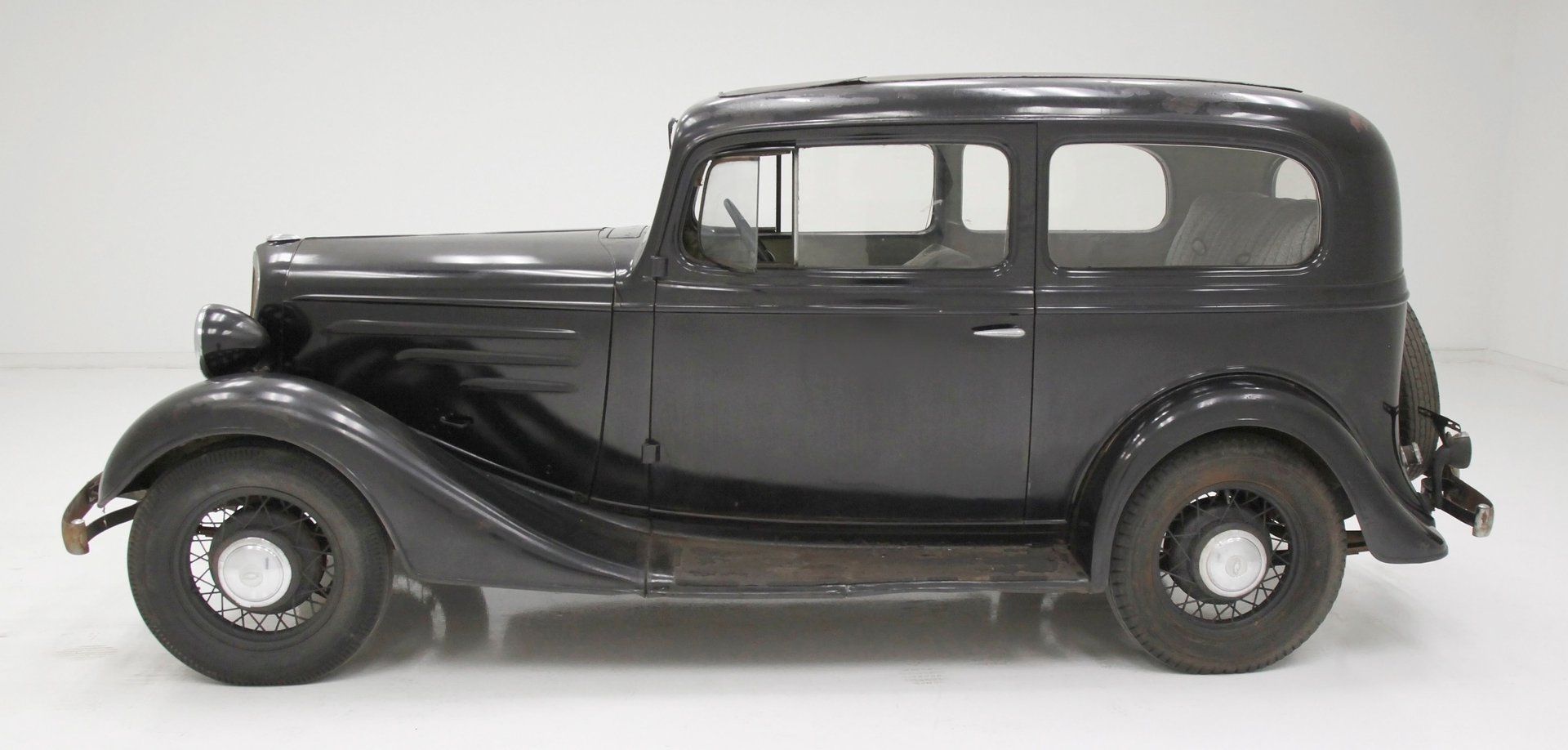 1935 Chevrolet EC Standard 2 Door Sedan, foto 2