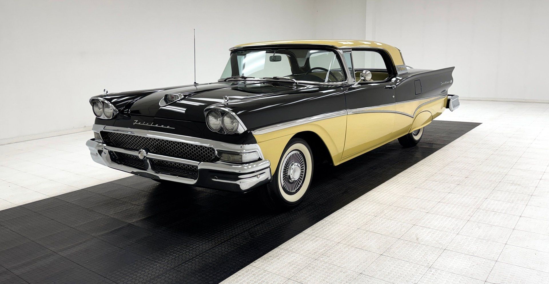 1958 Ford Fairlane 500 Skyliner, foto 1